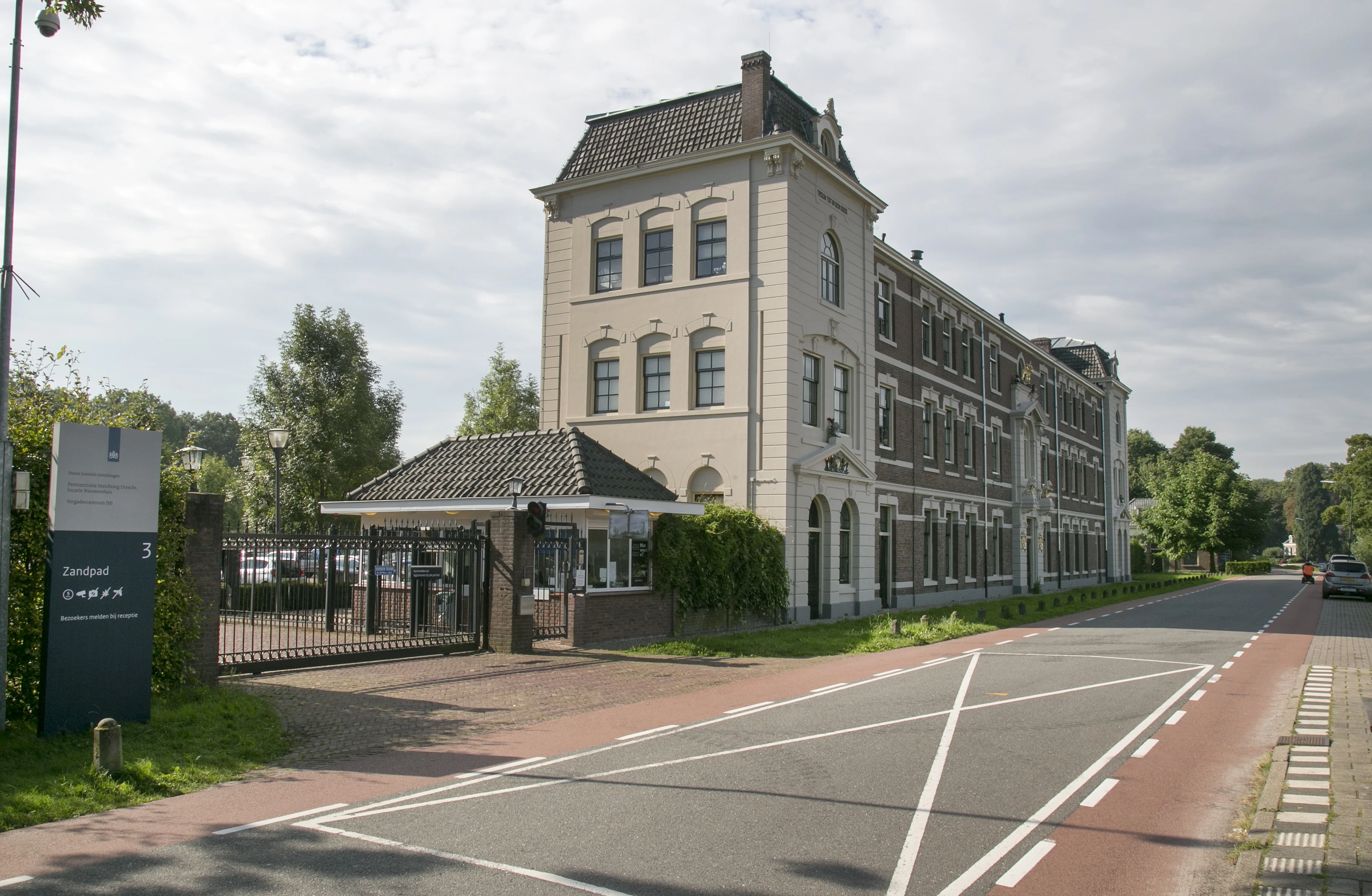 Bewaker (47) vrouwengevangenis Nieuwersluis verdacht van seksueel misbruik