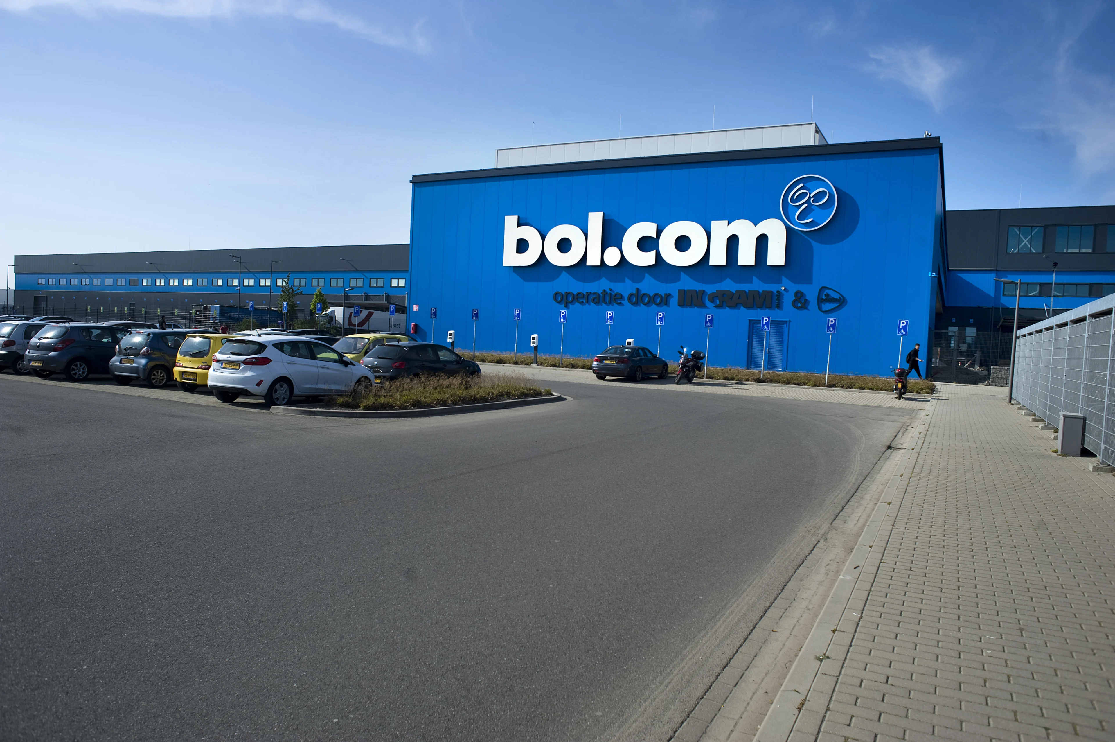 Gewapende overvallers dringen distributiecentrum van Bol.com binnen in Waalwijk