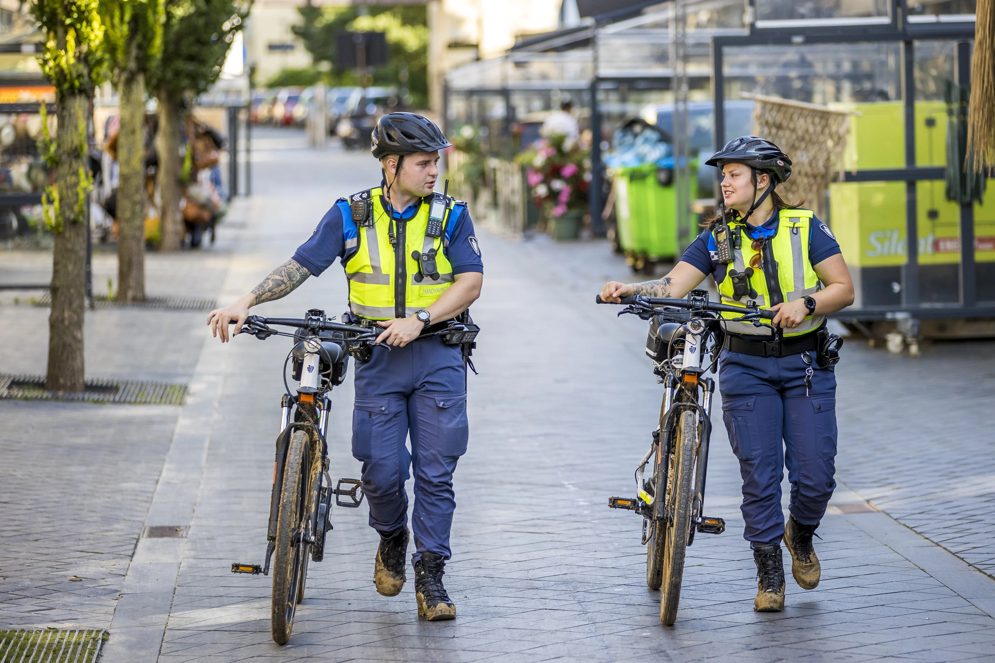 Boa's mogen mensen uit elkaar halen en krijgen standaard boeien
