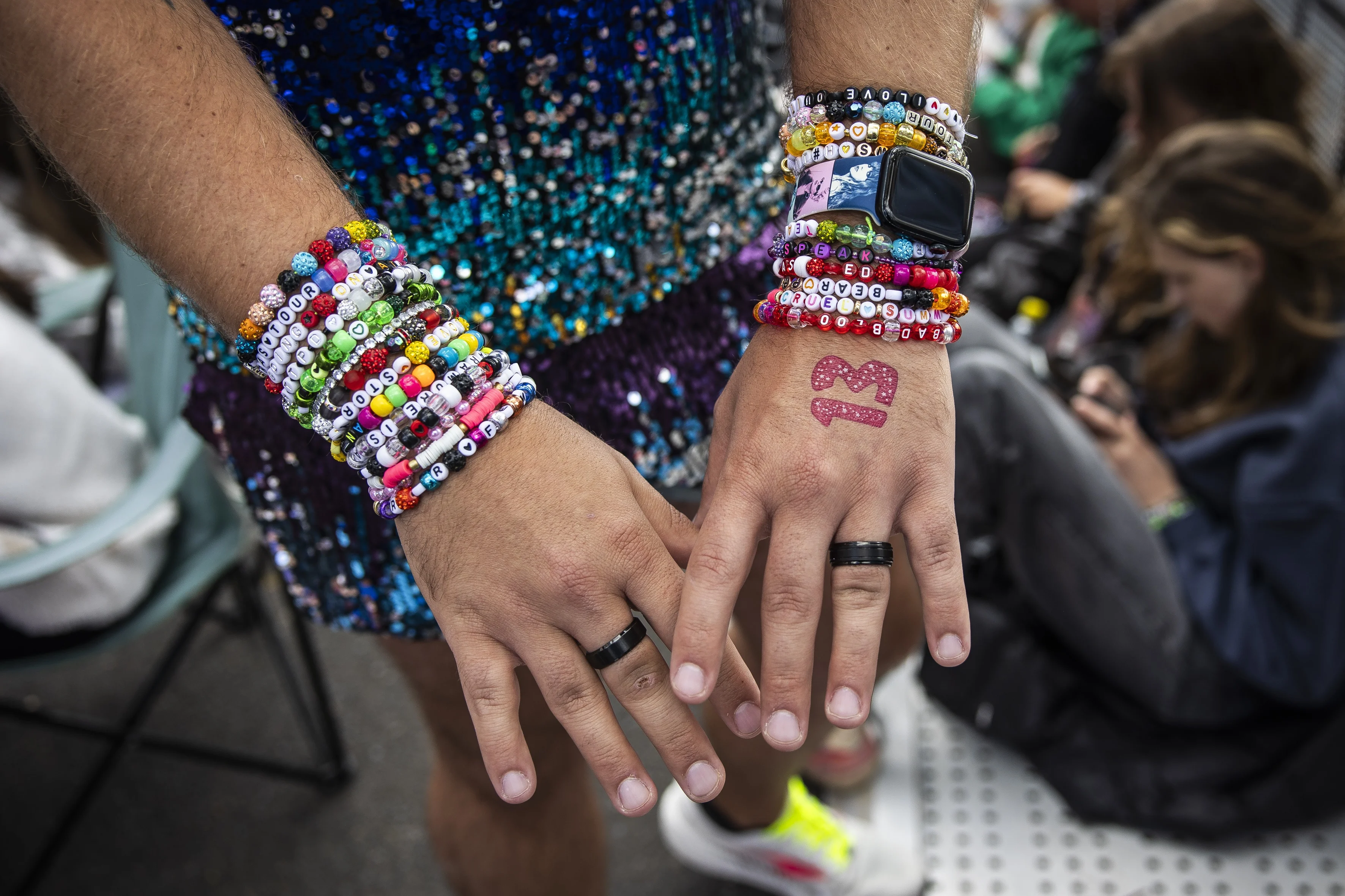 Borsten tonen voor meet-and-greet: PowNed onder vuur na filmpje Taylor Swift-fans