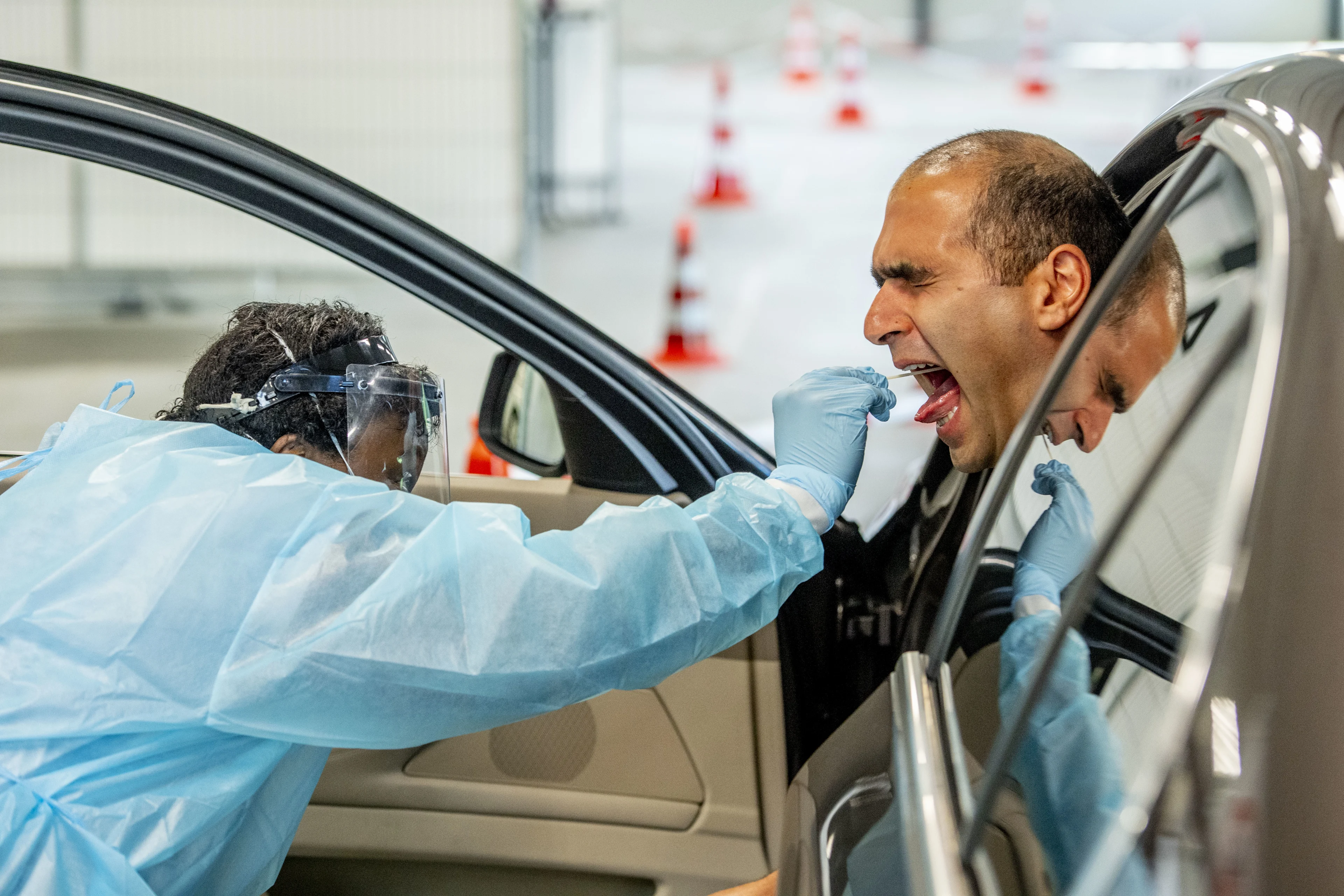 Aantal coronabesmettingen stijgt met 925, hoogste toename sinds april