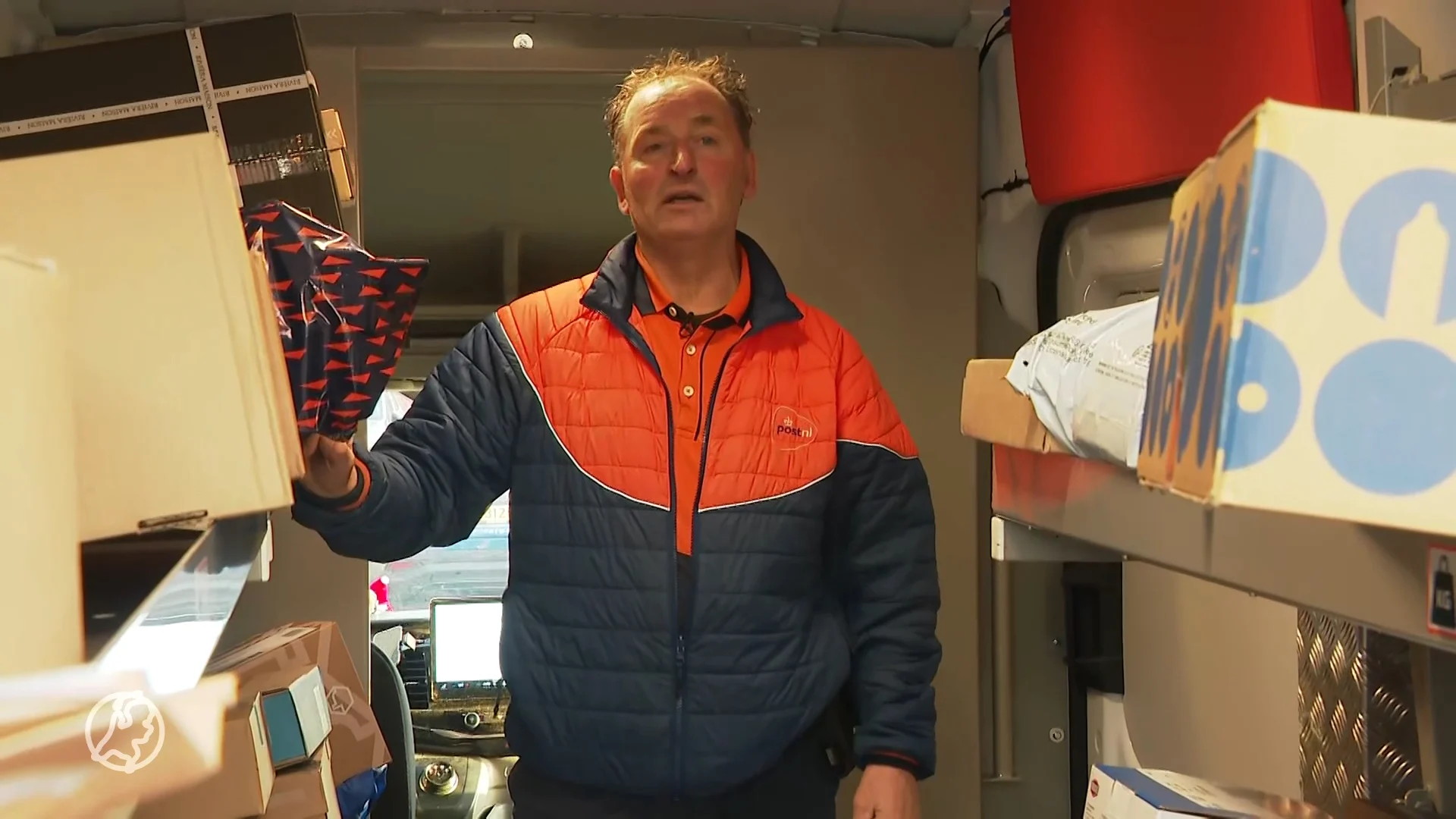 PostNL zet extra zondag in: André bezorgt door topdrukte heen