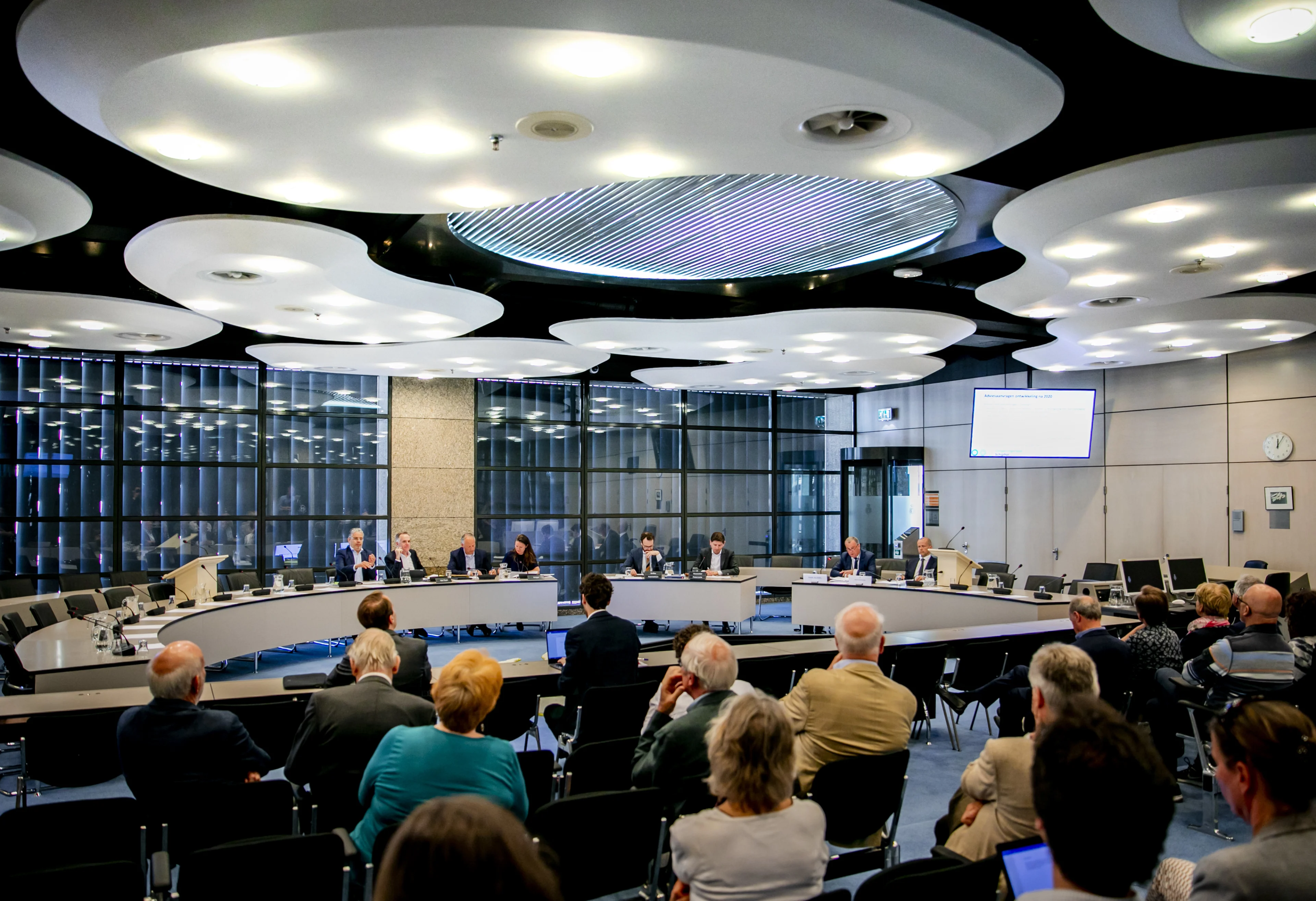 Tweede Kamer bijgepraat over coronatests en beschermingsmiddelen