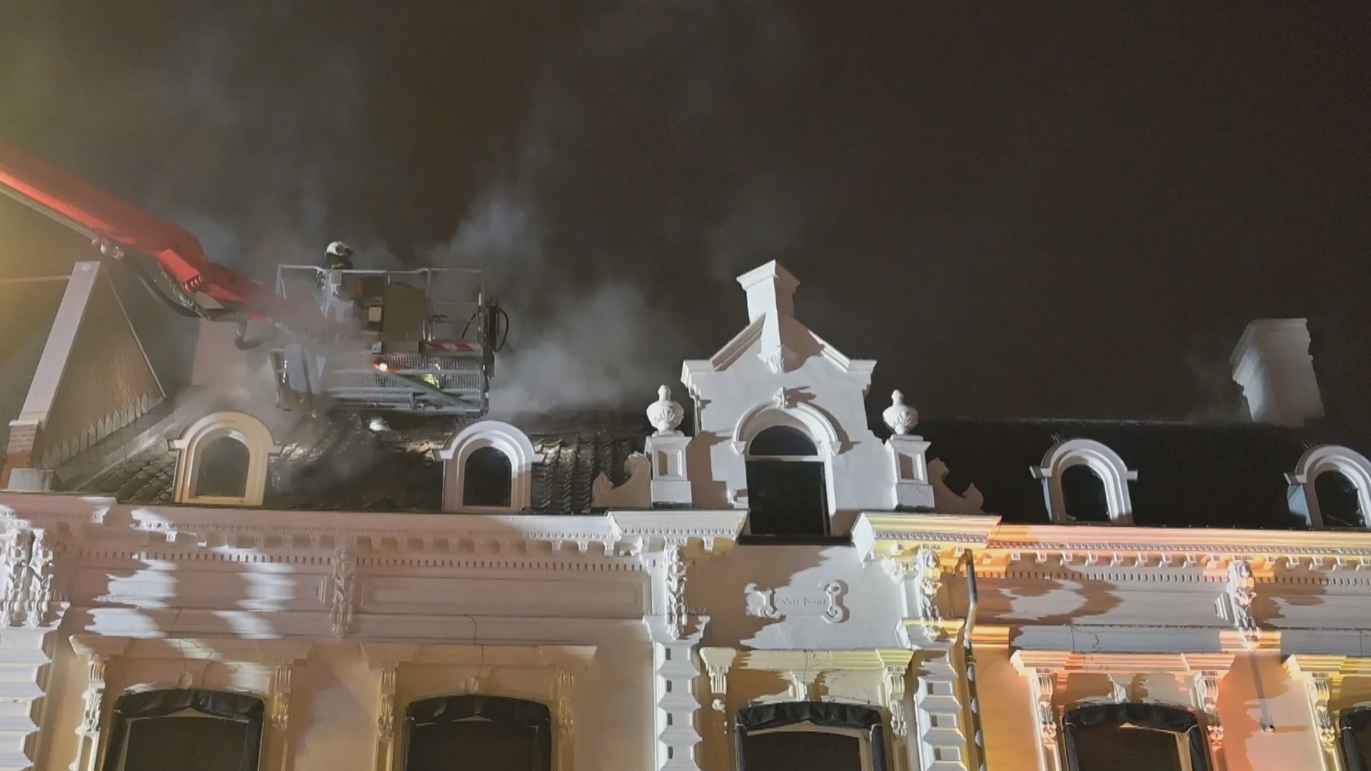 Brand op zolder van een monumentaal pand in het centrum van Tilburg