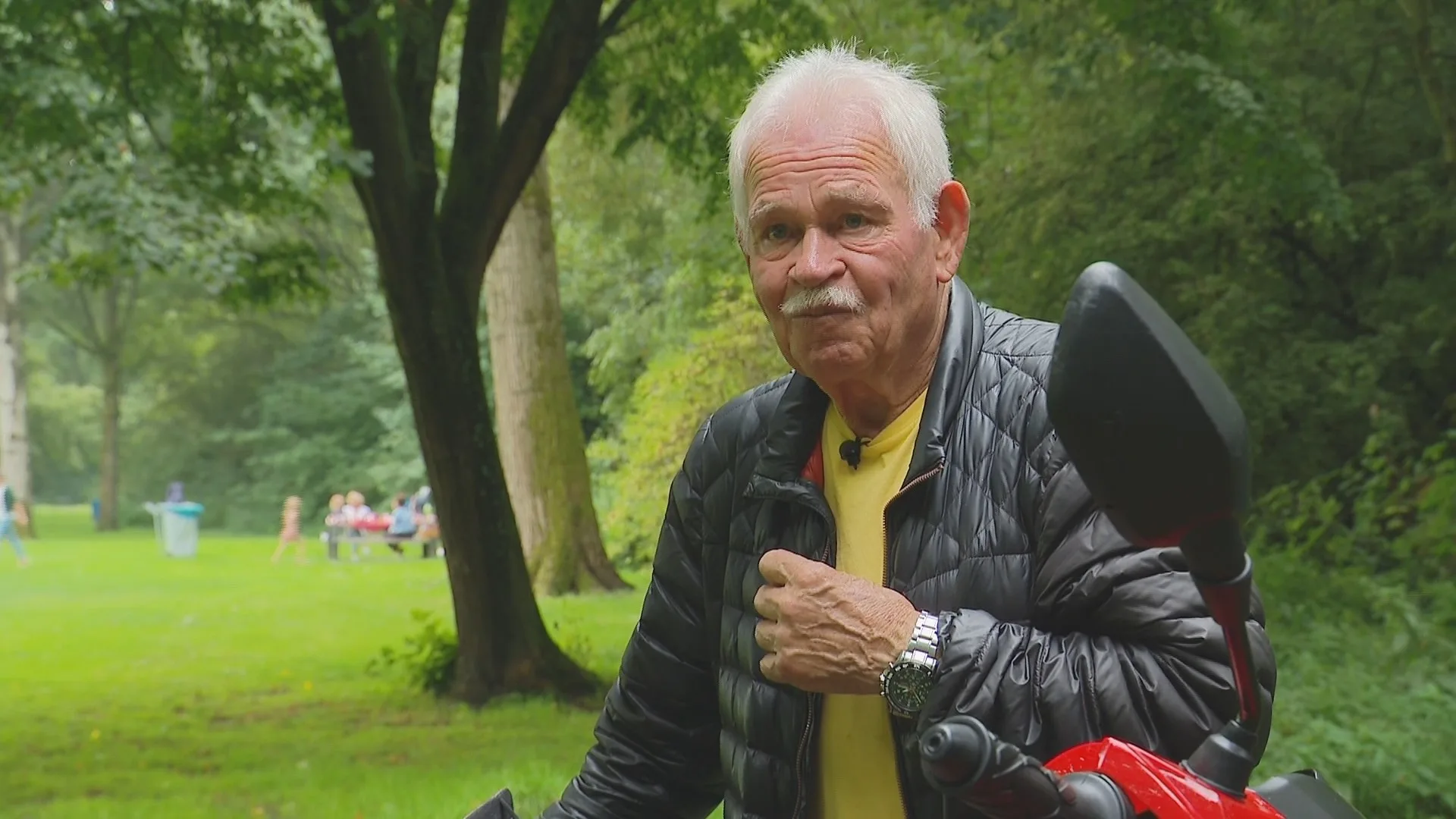 DJ John (80) moet volume omlaag doen na klachten over geluidsoverlast: 'Lol eraf'