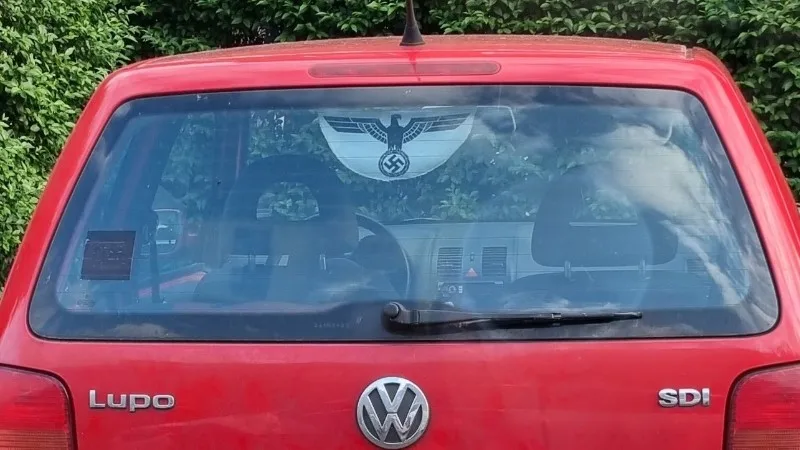 Man opgepakt voor rondrijden met nazivaandel