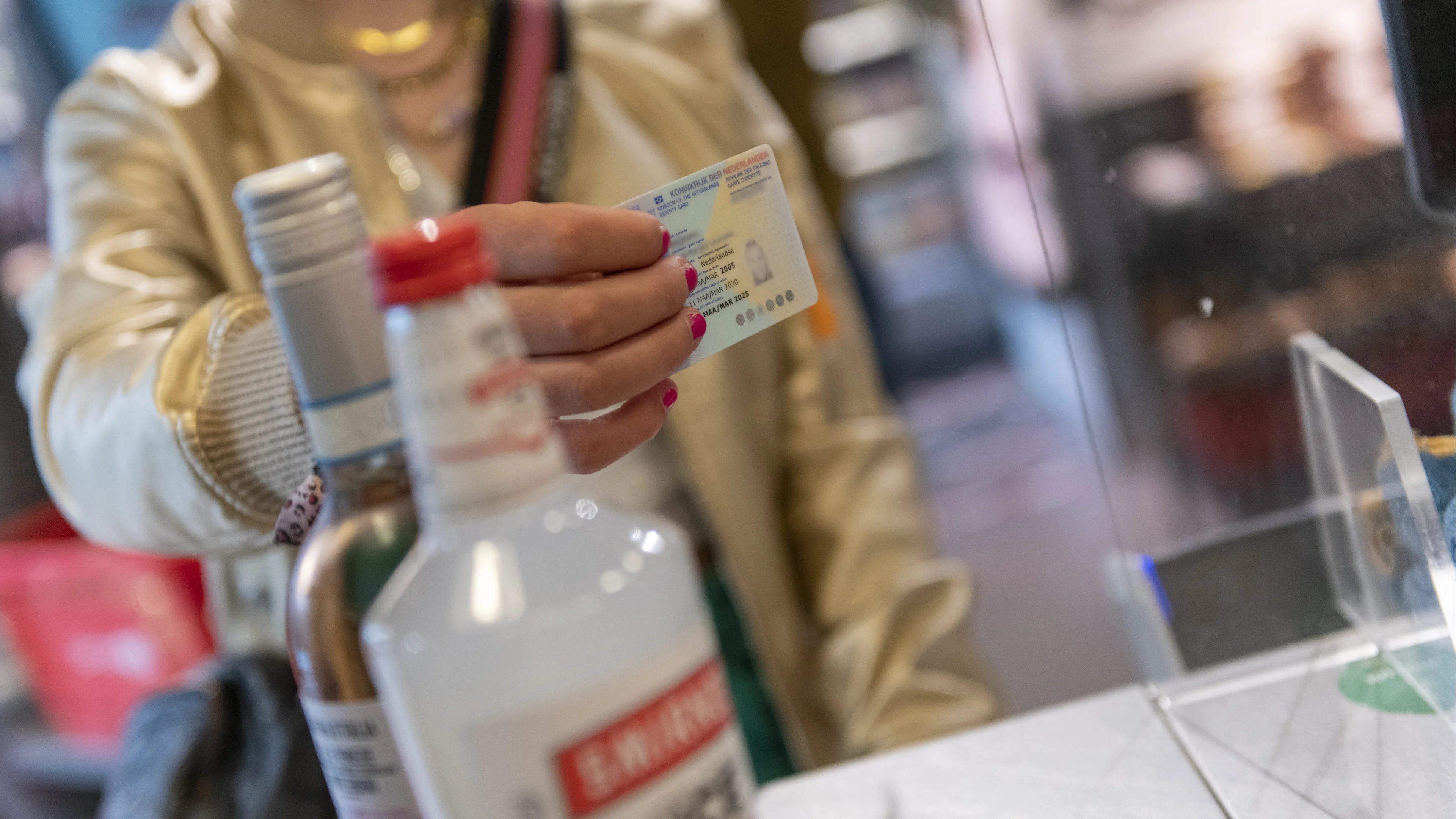 Man verdacht van vervalsen honderden ID-kaarten voor tieners