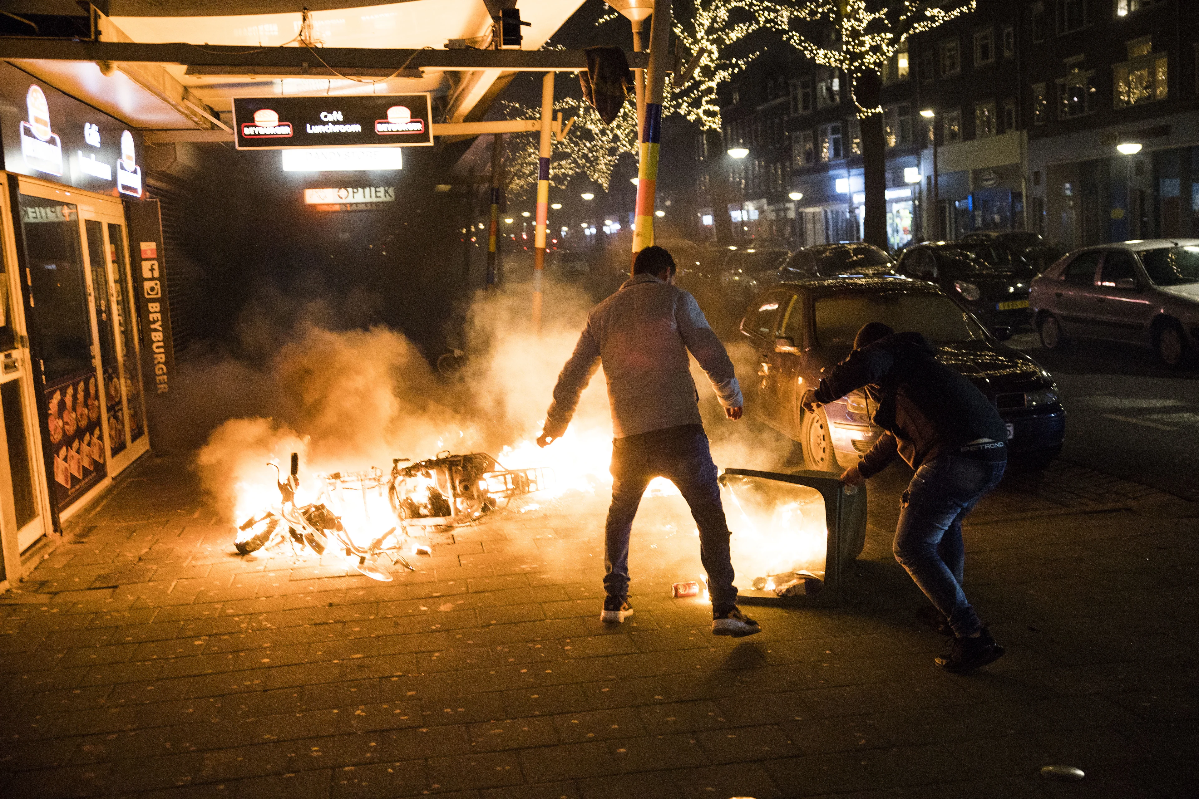 LIVEBLOG | Opnieuw rellen: winkels in meerdere steden geplunderd
