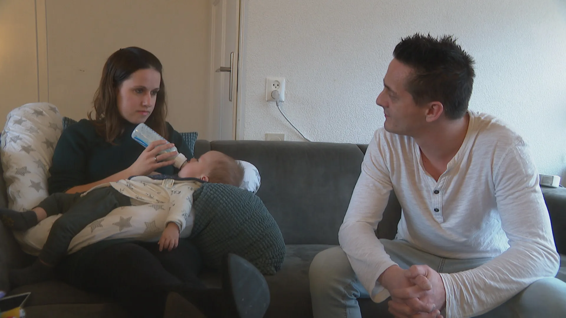 Noodkreet ouders baby Ezra met zeldzame spierziekte: 'Er is hoop op een beter leven'