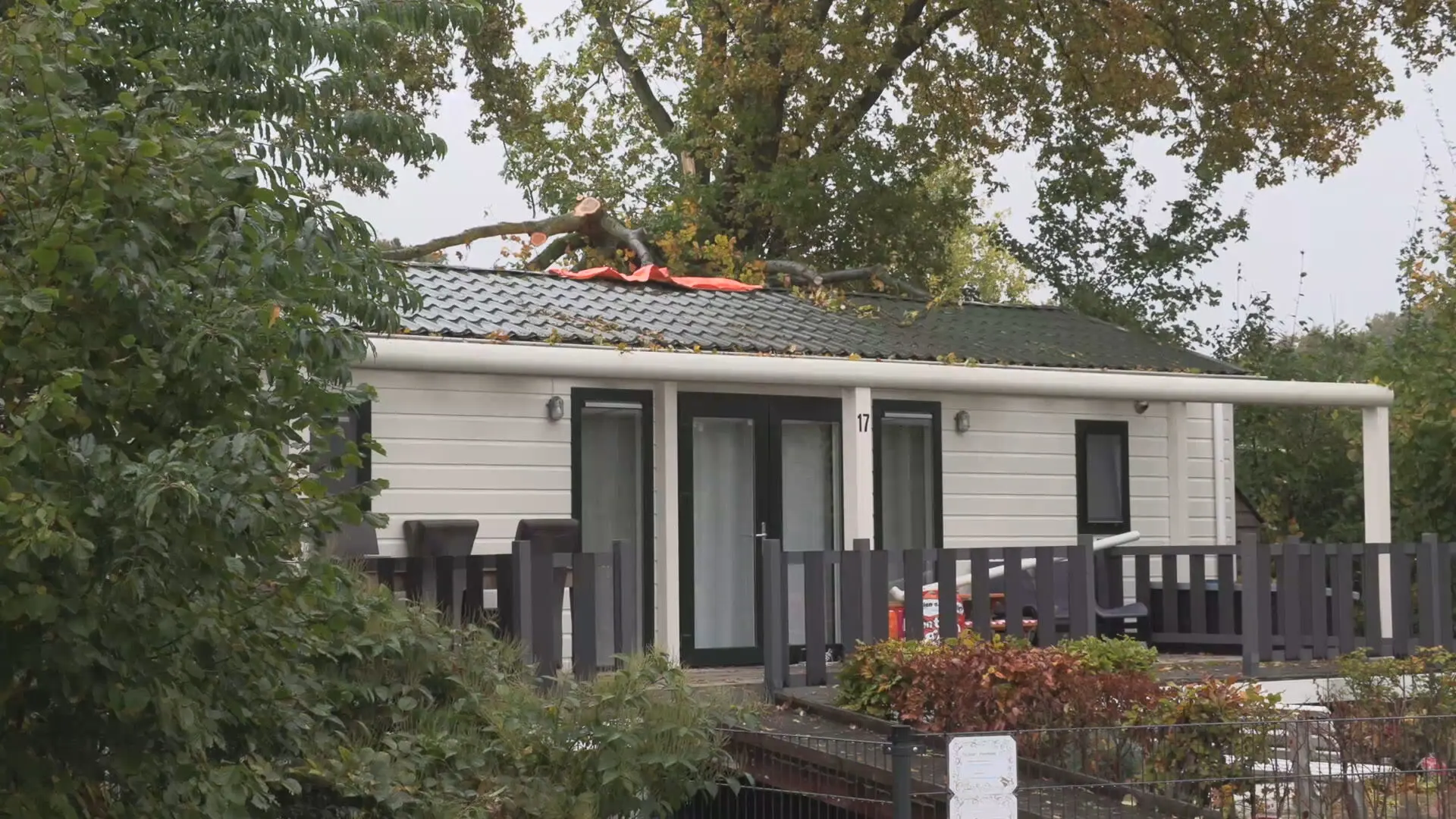 Windhoos raast over camping Zelhem: 'Dankbaar dat er geen gewonden zijn gevallen'