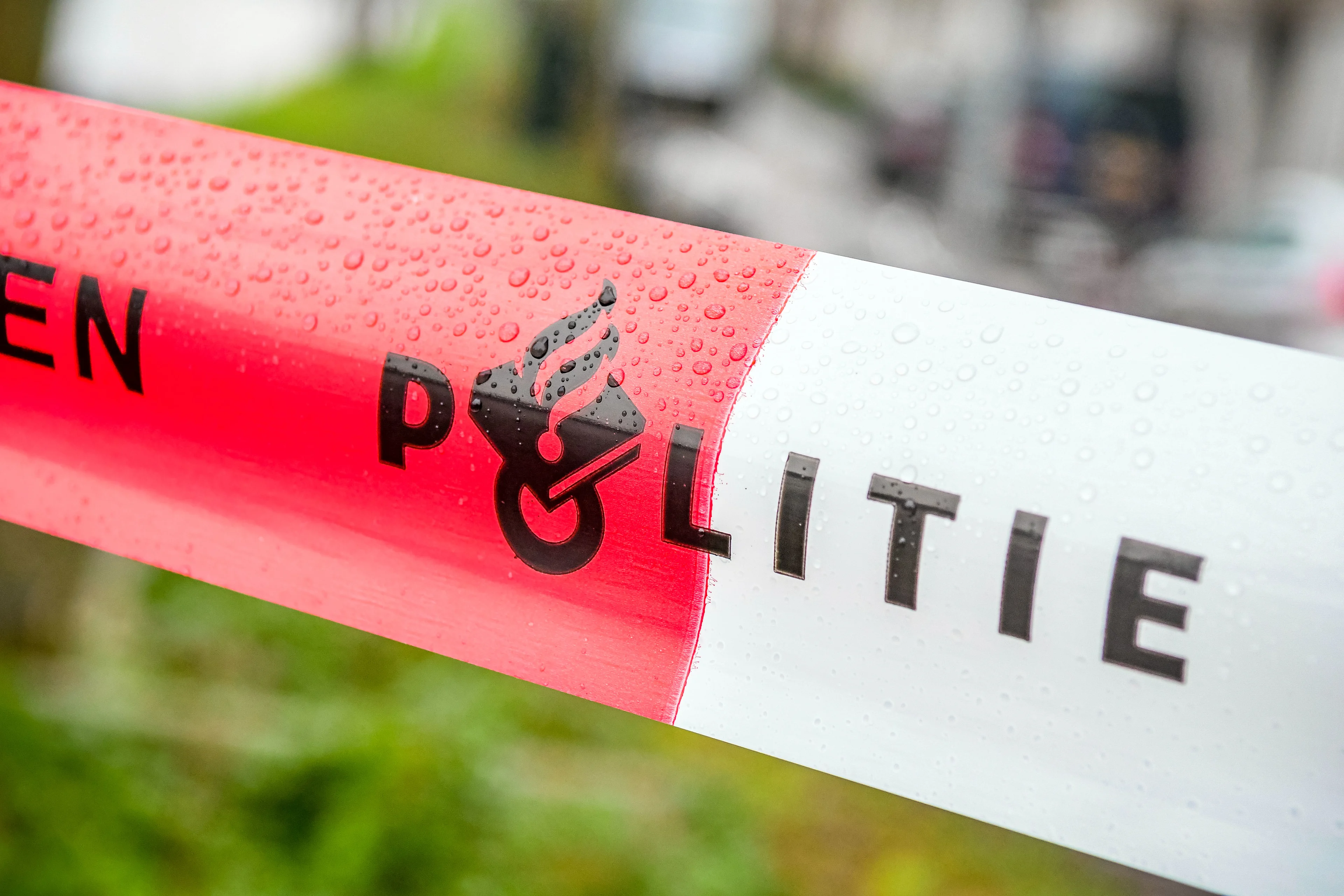 Vader steekt eigen kind neer in bijzijn van politie, wordt verdacht van poging tot doodslag