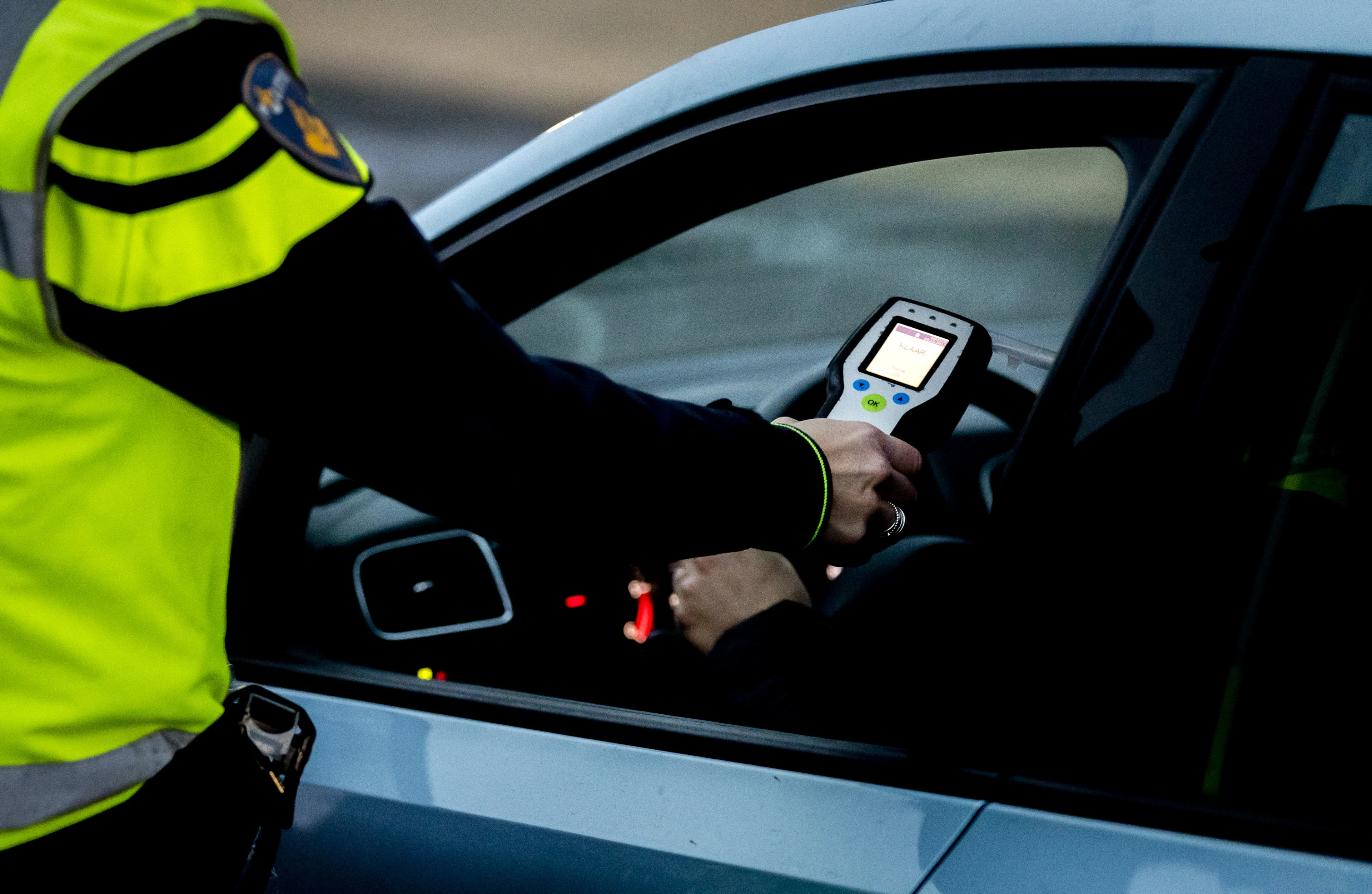 Stomdronken automobilist loopt voor de negende keer tegen de lamp