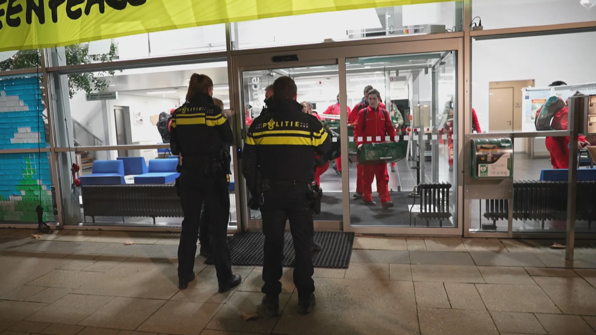 Greenpeace actie bij Lelystad Airport na meer dan 24 uur voorbij