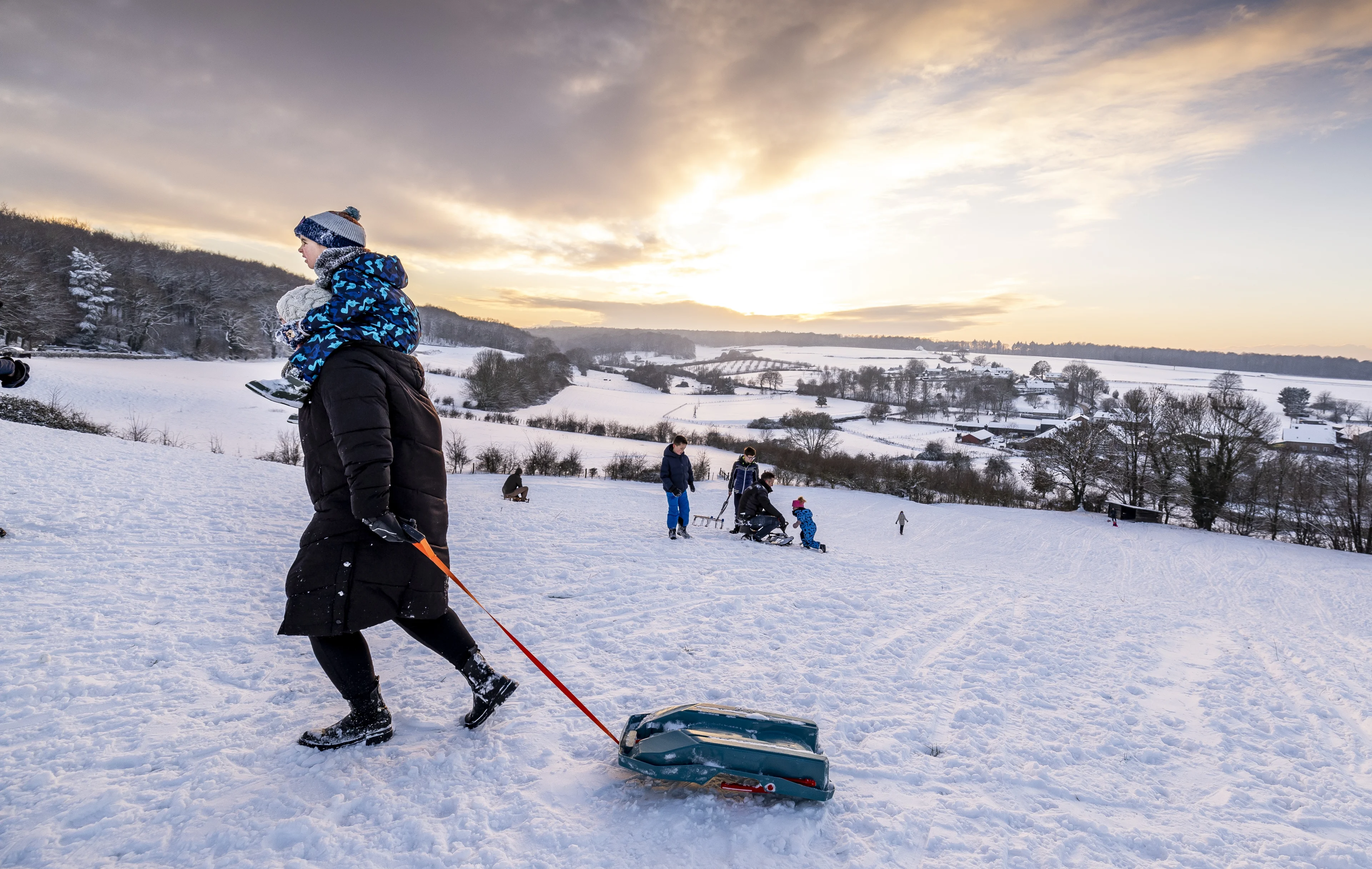 Limburg krijgt dik pak sneeuw: tot wel 15 centimeter en het blijft nog liggen ook