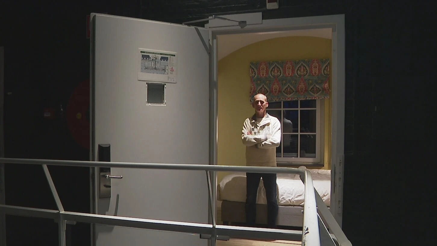 Miek ontsnapte uit zijn cel om kerst te vieren met z'n familie: 'Mijn ouders vonden het prima'