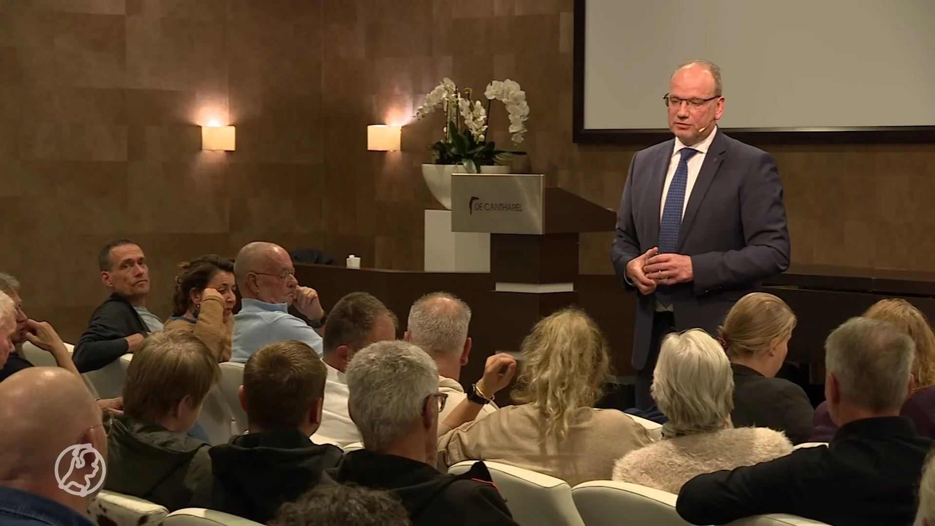 Burgemeester Apeldoorn spreekt omwonenden opvangplek Ugchelen