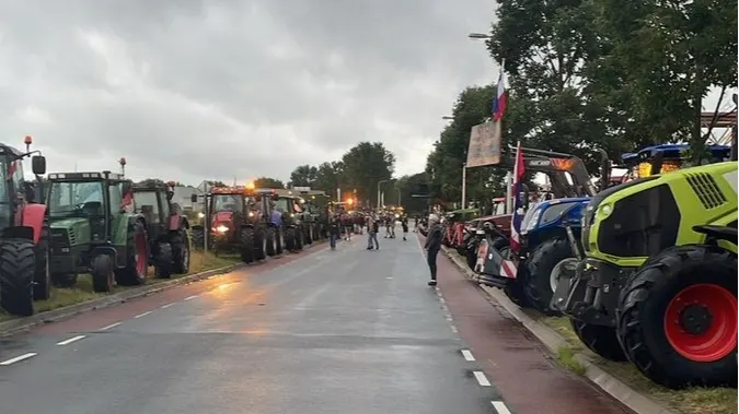 LIVEBLOG: Tientallen boeren bij distributiecentrum Jumbo in Raalte