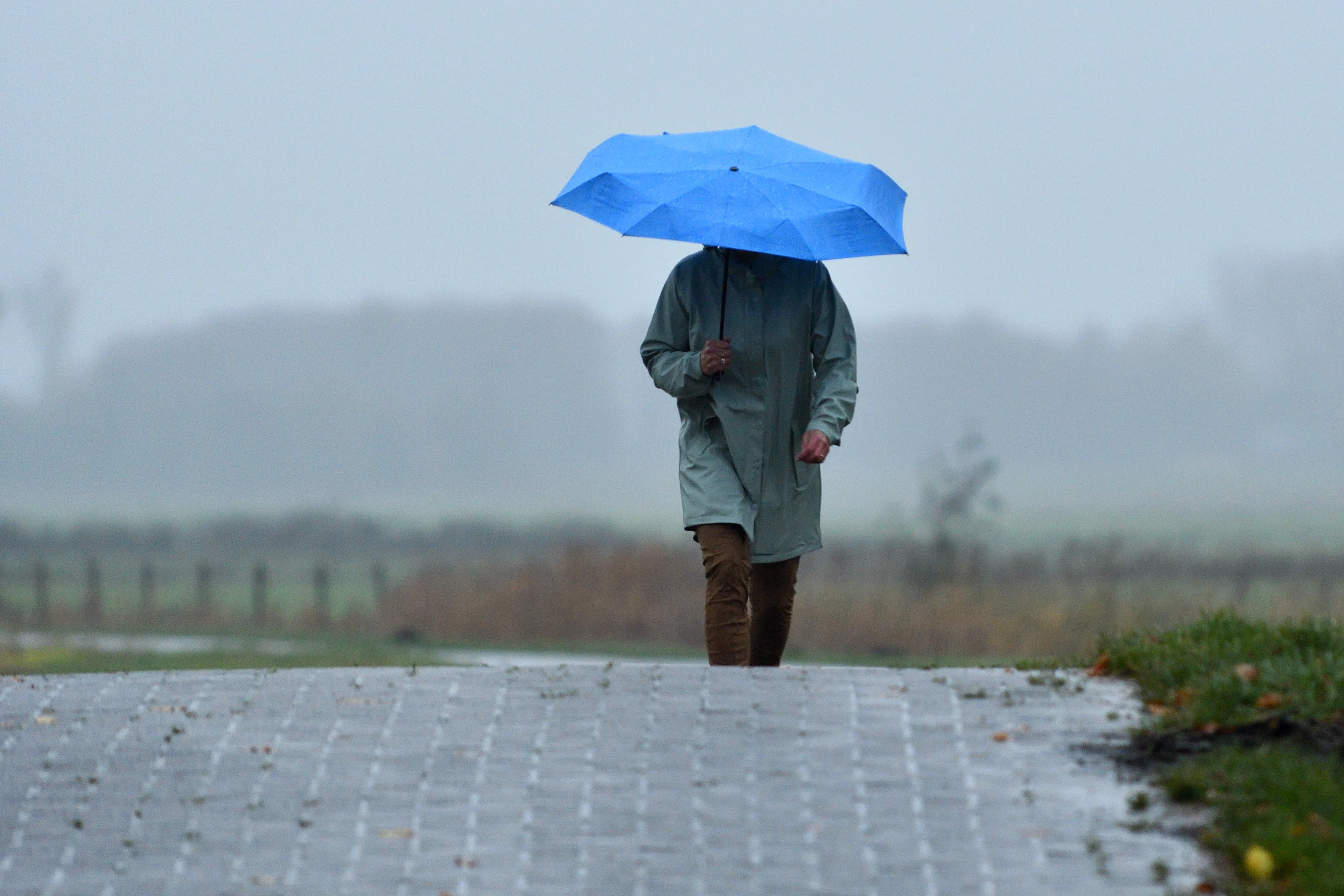 KNMI waarschuwt: code geel voor pittige onweersbuien, windstoten en stevige regen
