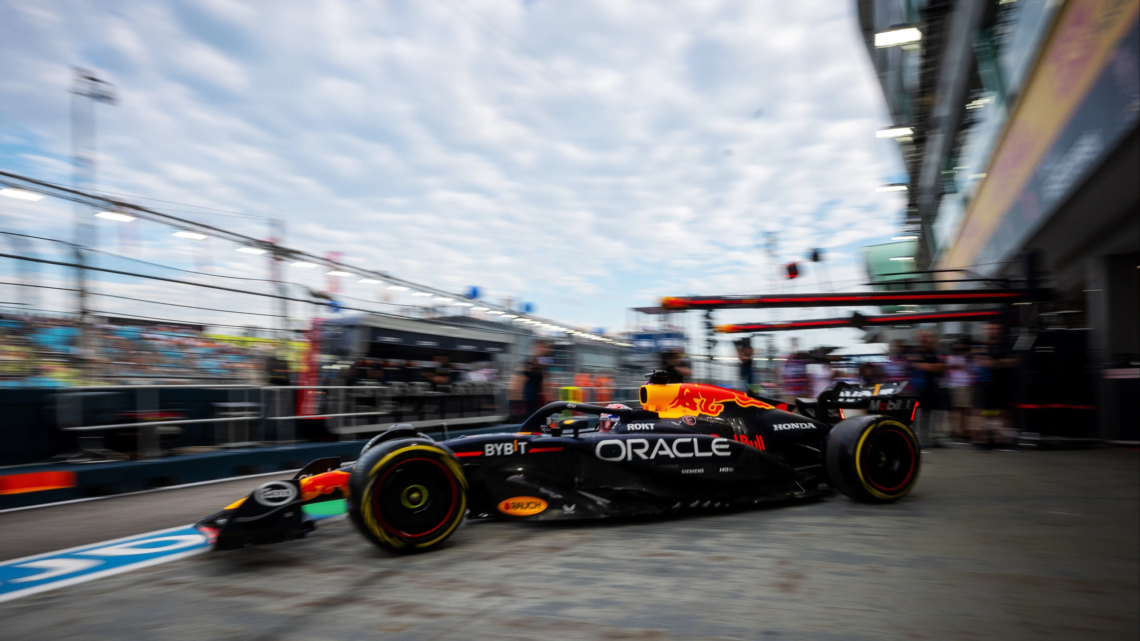 Verstappen start in sprintrace Brazilië vanaf vierde plaats