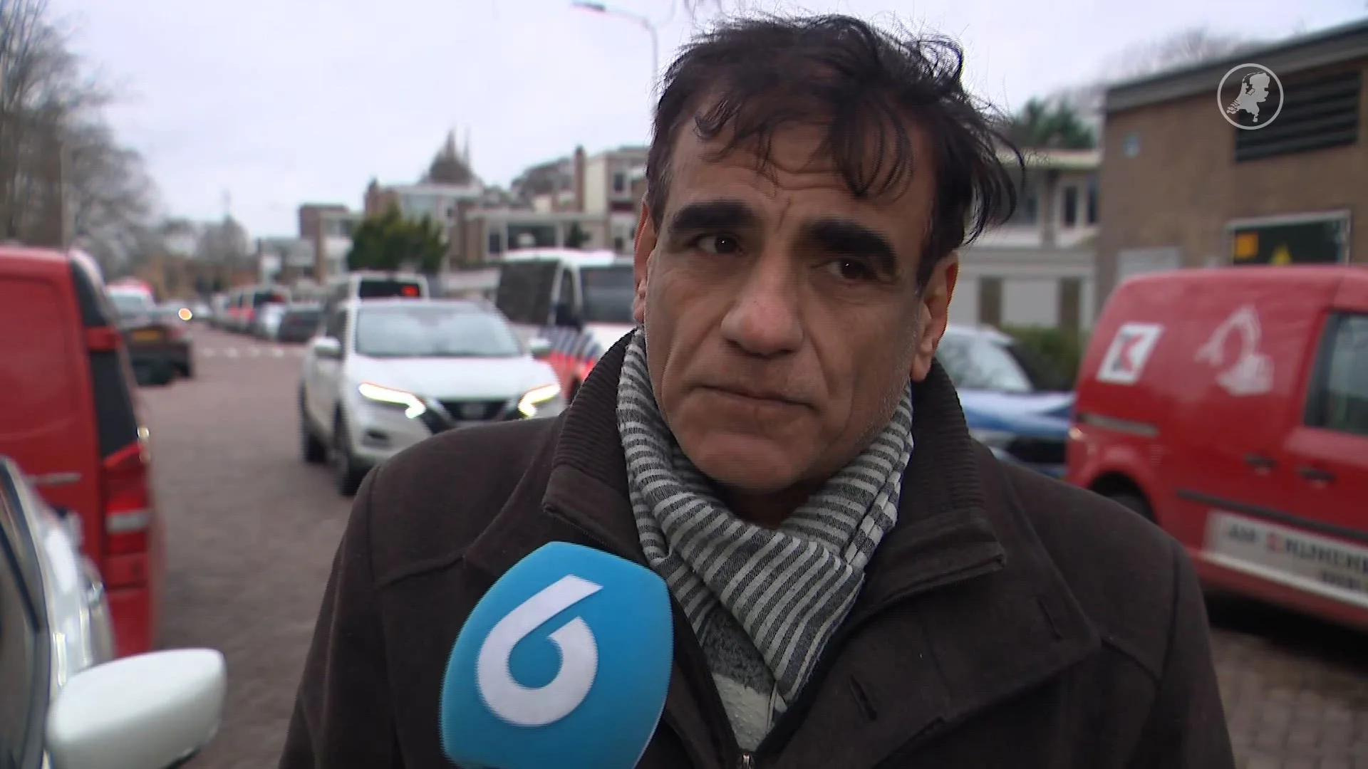 Eerste bewoners halen spullen op bij verwoeste panden Tarwekamp