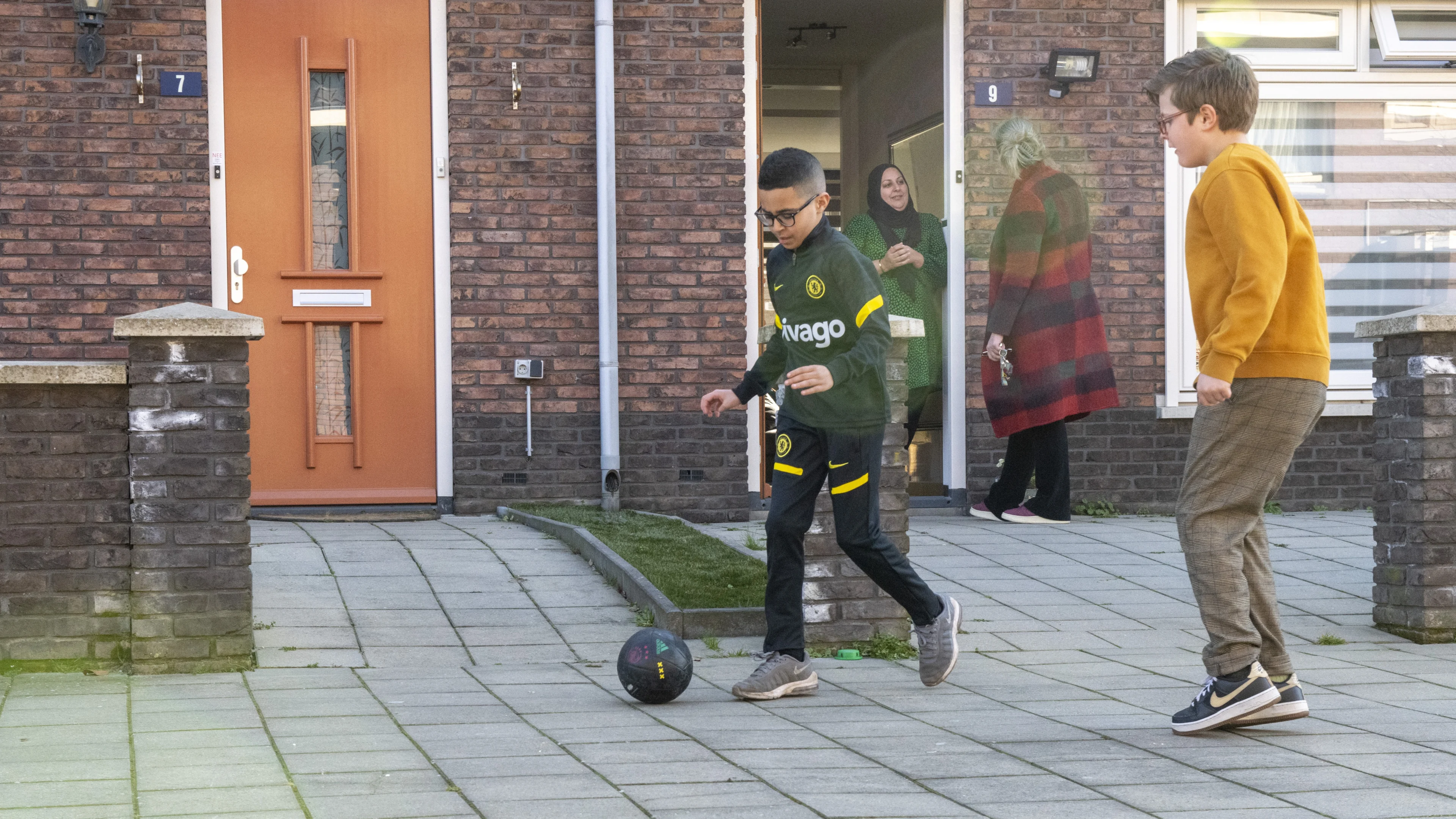 Mensen met Nederlandse herkomst mengen amper met buitenlanders