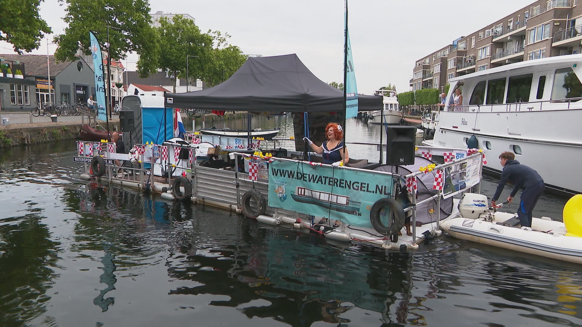 Alle zeilen bijzetten: Nancy voer twee weken op een vlot door weer en wind voor het goede doel