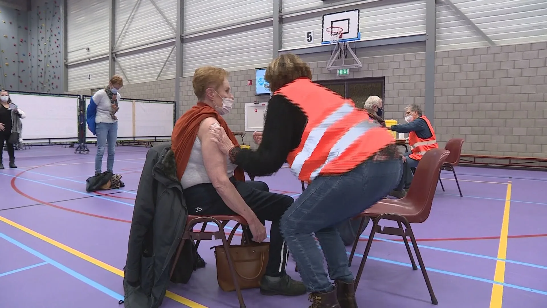 Huisartsen gaan meeprikken, iedereen in deze Limburgse gemeenten krijgt zijn boosterprik 