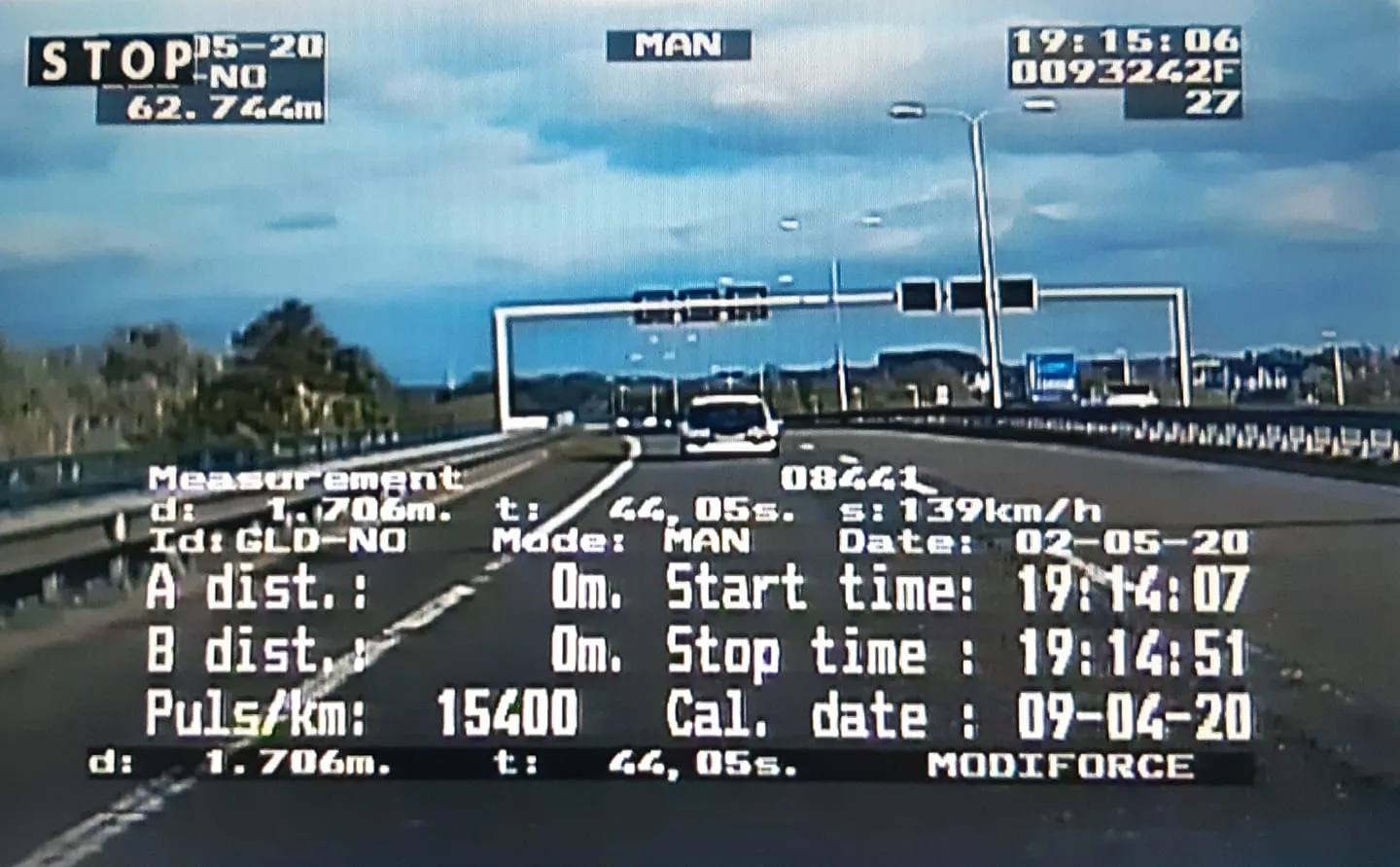 'Straatracer' met kleine kinderen op achterbank rijdt 100 km/u te hard