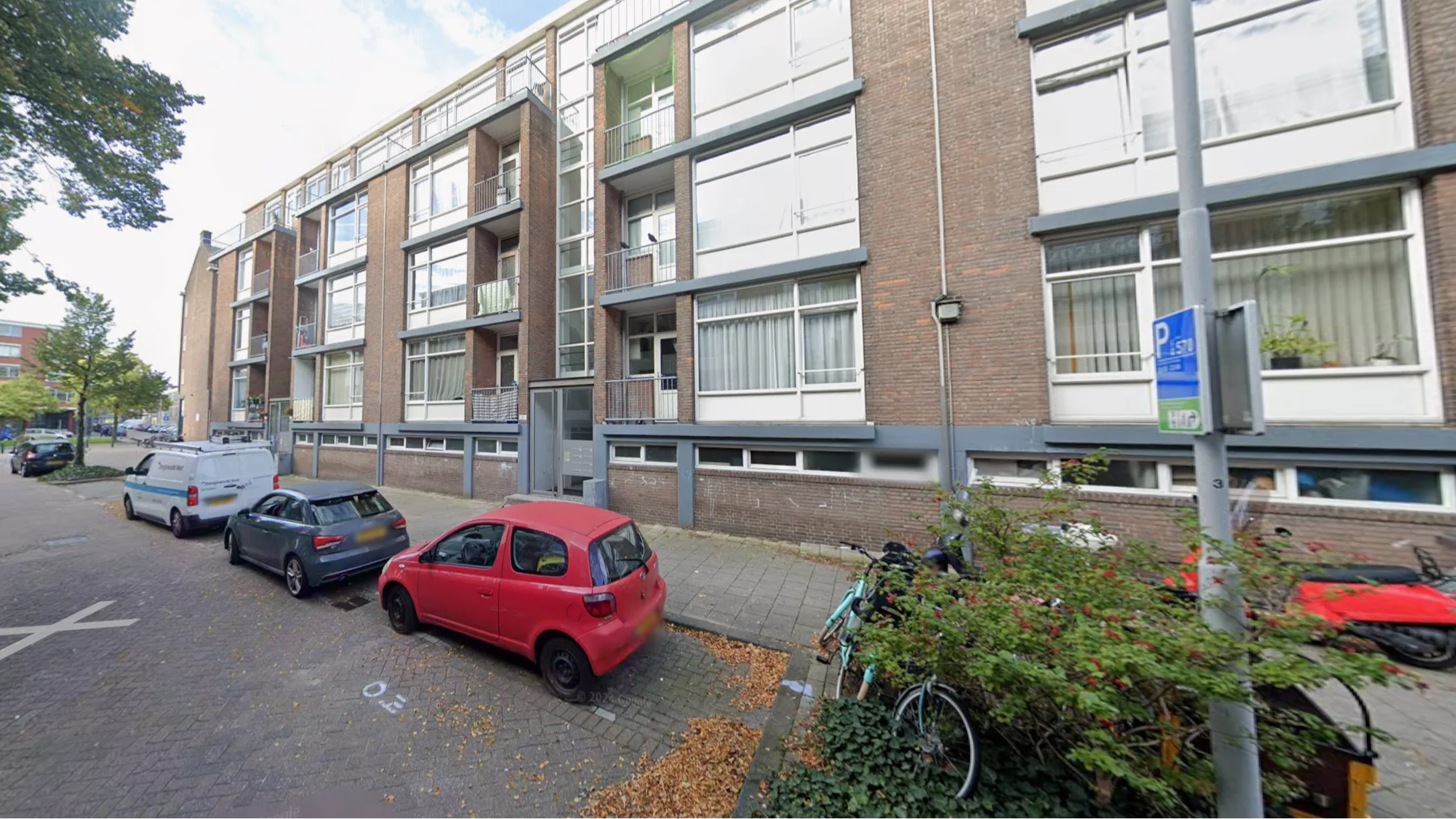 Buren bellen politie voor huilende peuter (2) die urenlang alleen thuis was