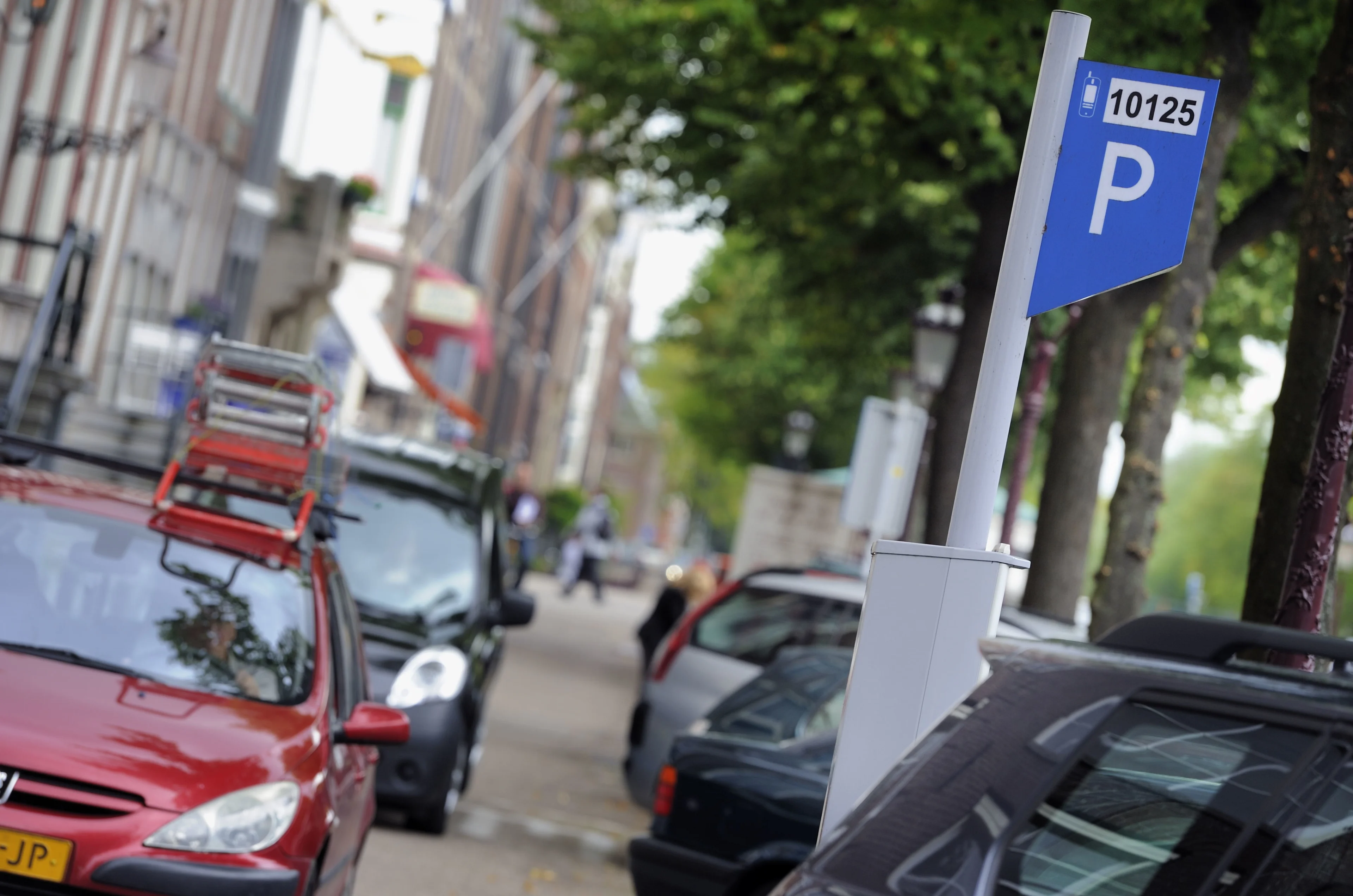 Automobilist de klos door parkeergeldverslaving gemeentes