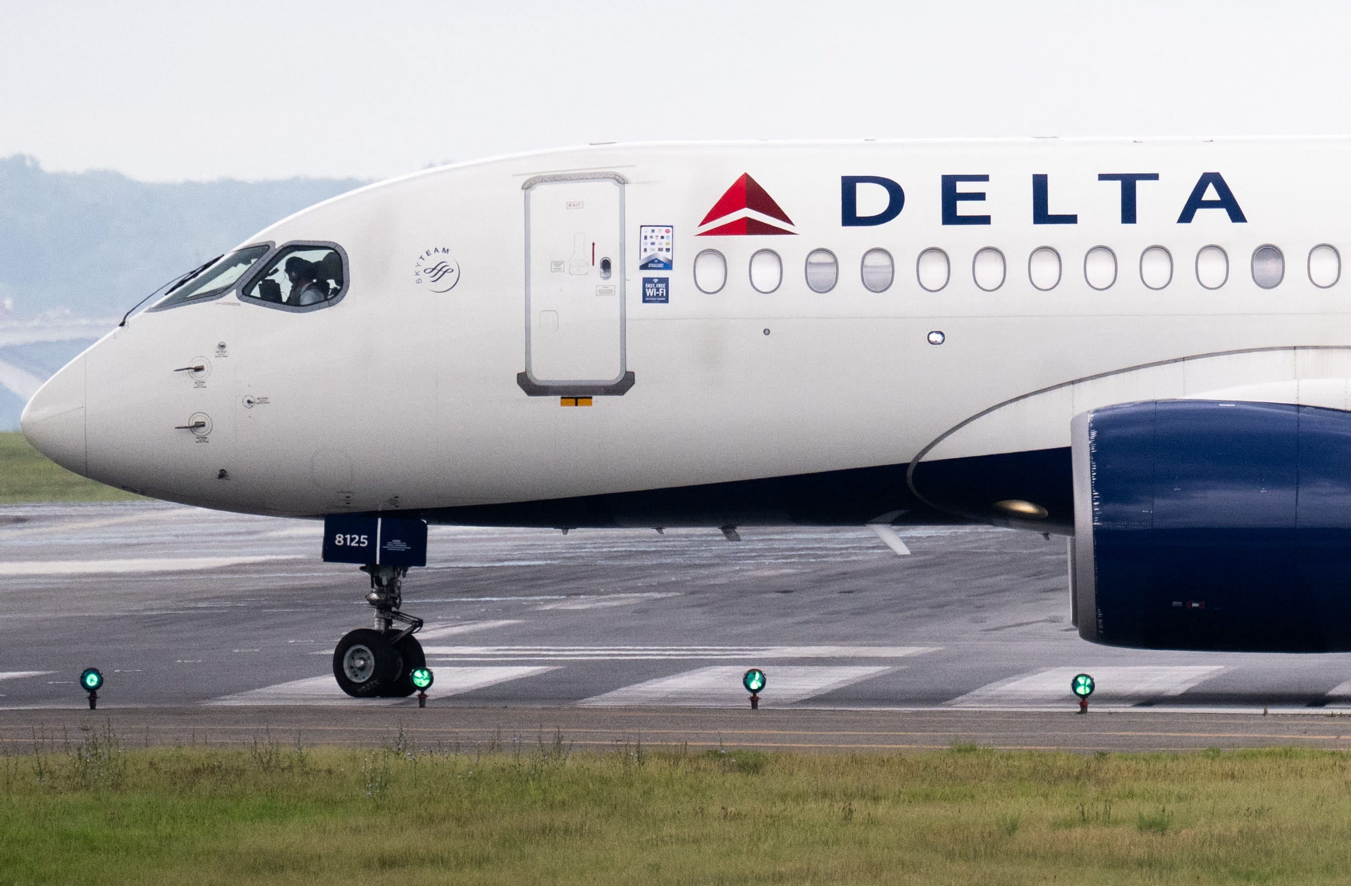 Delta-vlucht naar Amsterdam maakt noodlanding: 25 inzittenden gewond