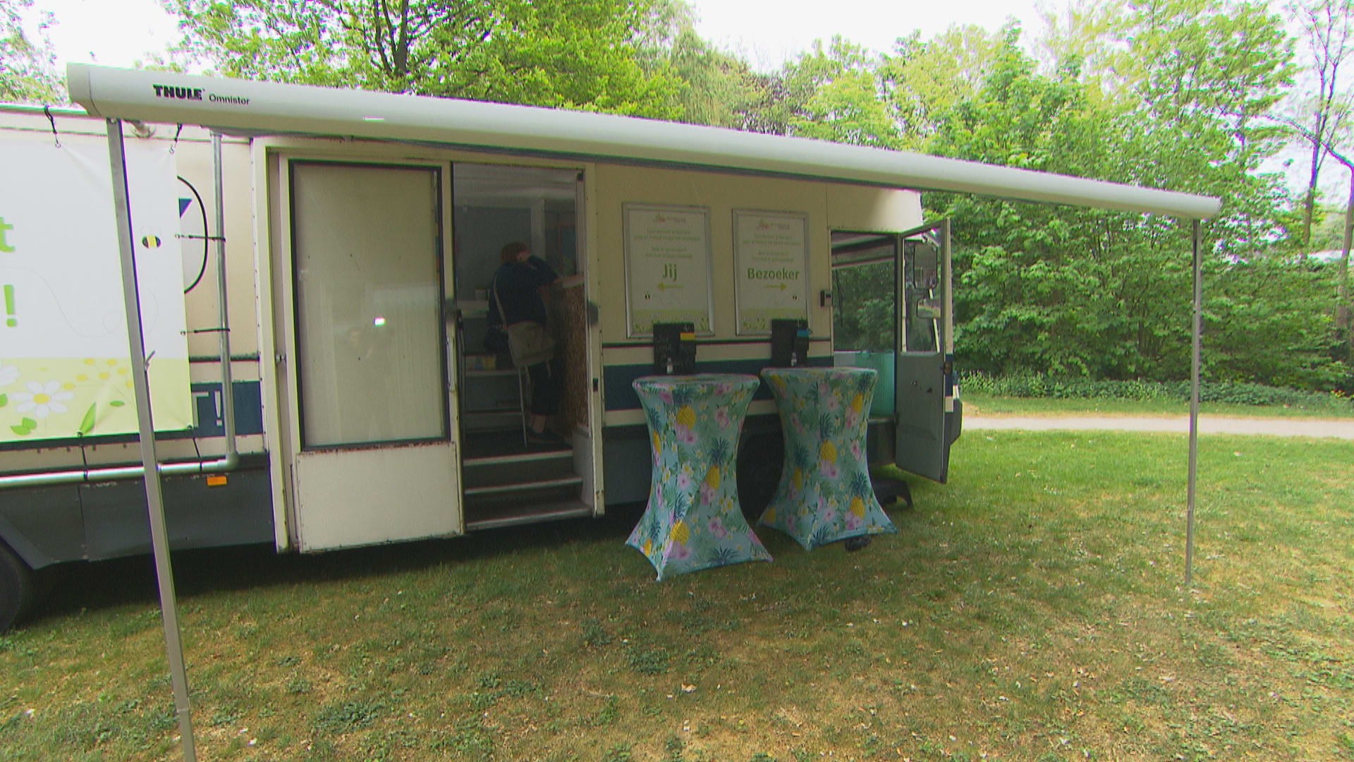 SRV-wagen brengt cliënten zorgorganisatie en hun familie na weken weer bij elkaar