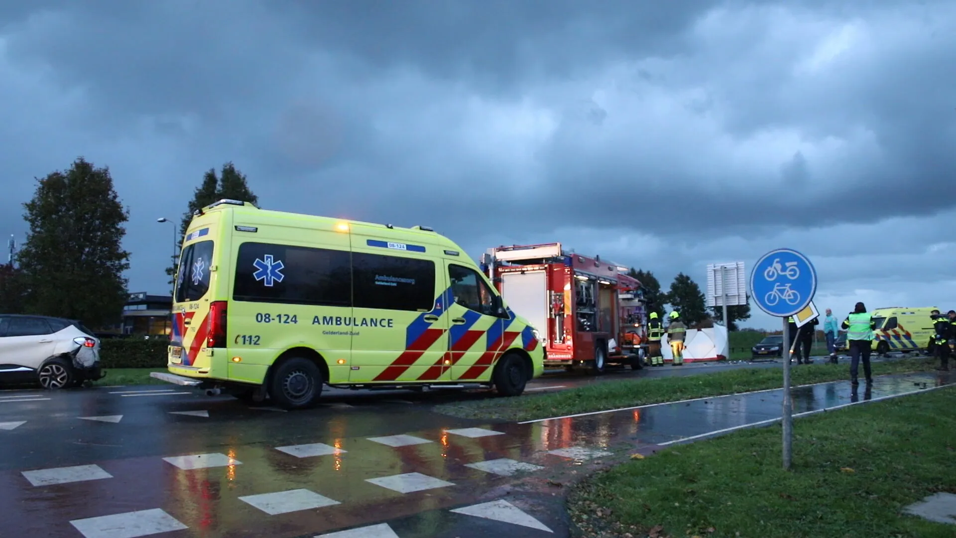 Dode door ongeval met drie voertuigen in de Betuwe