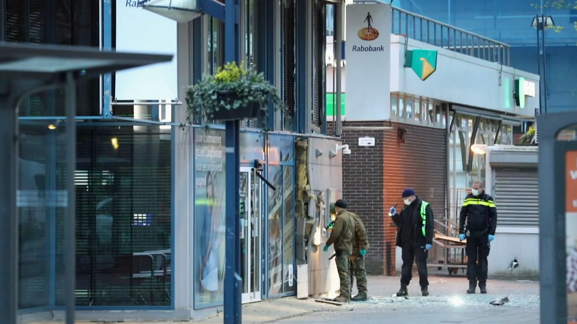 Plofkraak op Rabobank Amsterdam en poging ergens anders