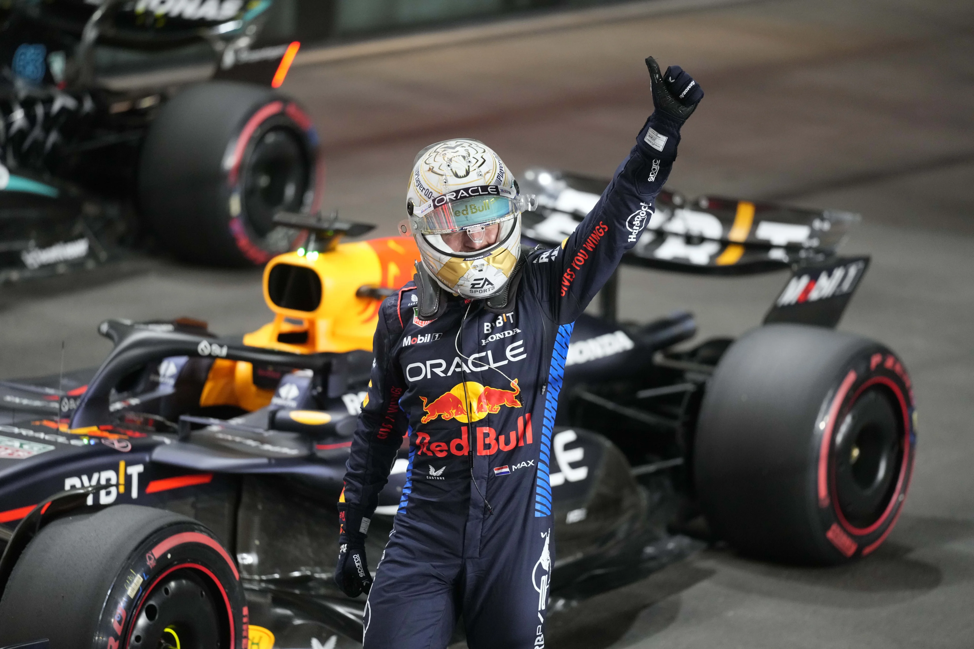 Verstappen raakt poleposition GP Qatar kwijt om hinderen Russell