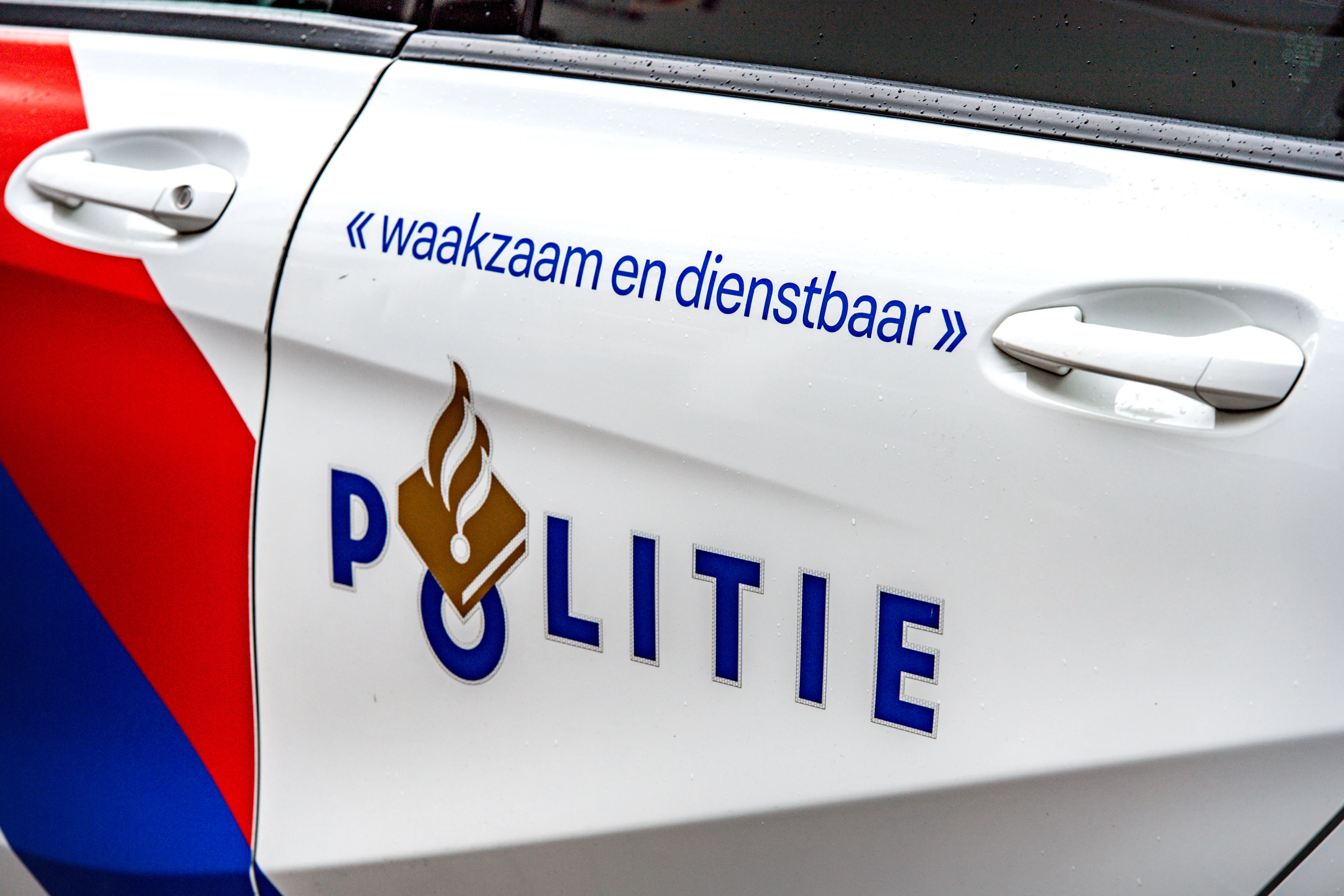 Groep van meer dan 100 man misdraagt zich in Helmond: vuurwerk en stenen gooien naar politie