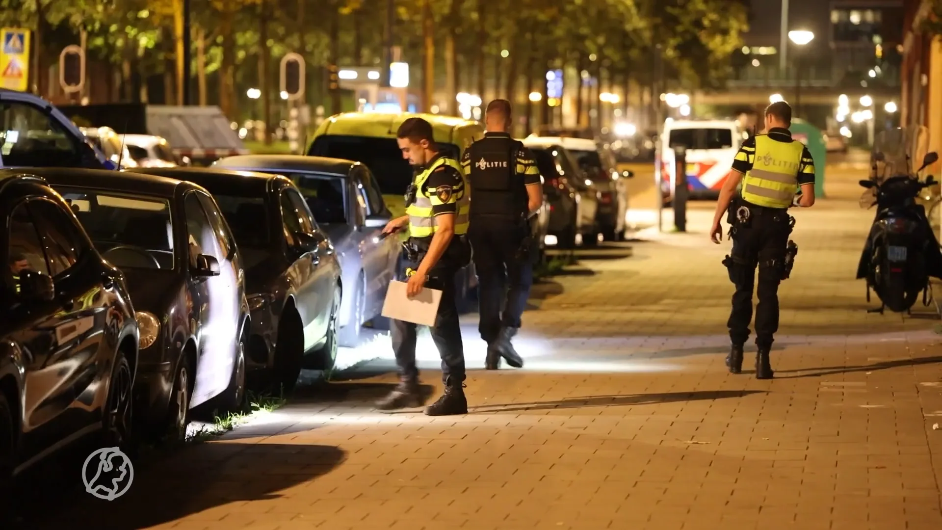 Voetganger vlucht na aanrijding in Amsterdam-Zuidoost, mogelijk schoten gelost