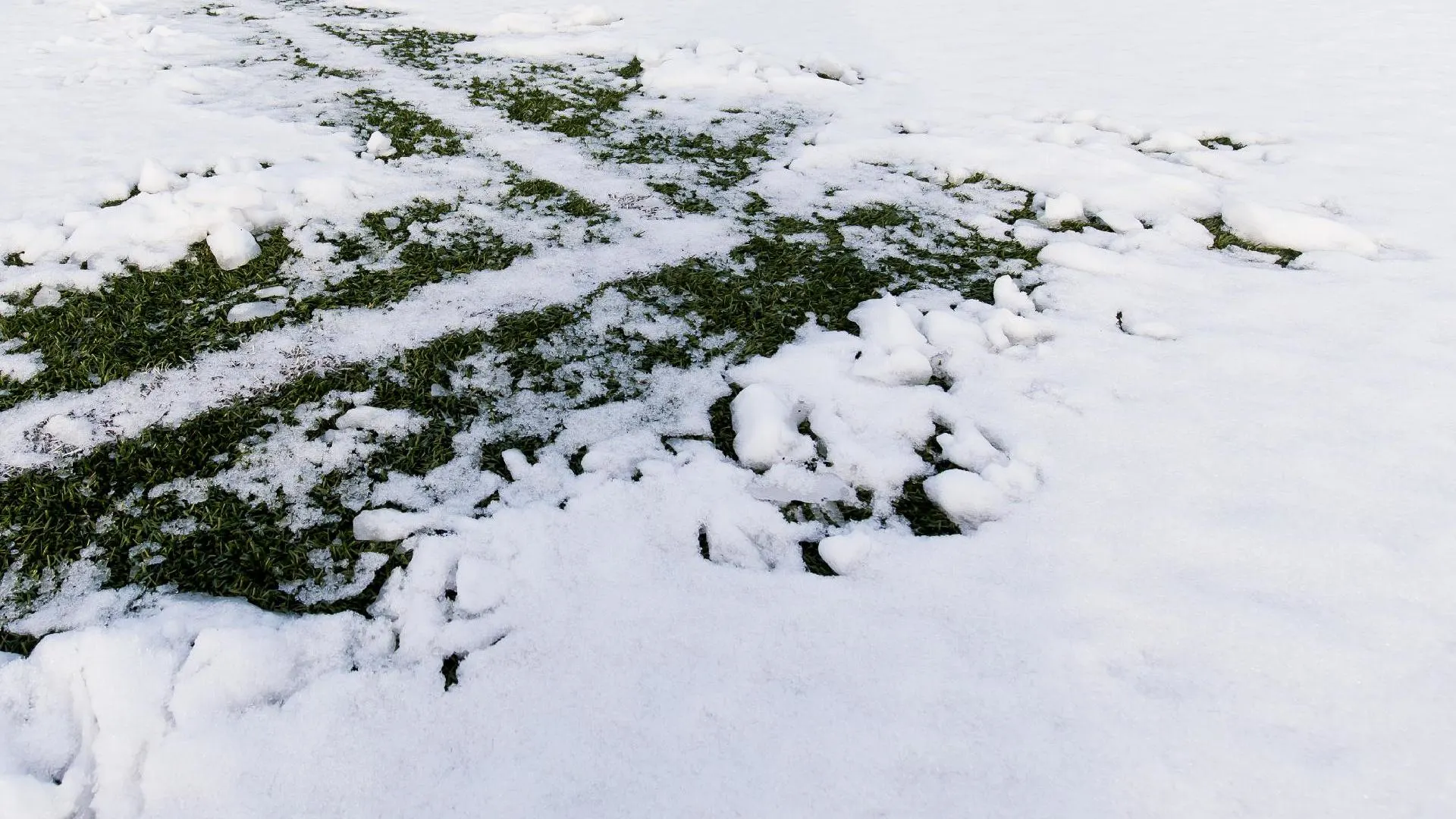 Amateurvoetbal afgelast door winterweer, ook andere duels van de baan