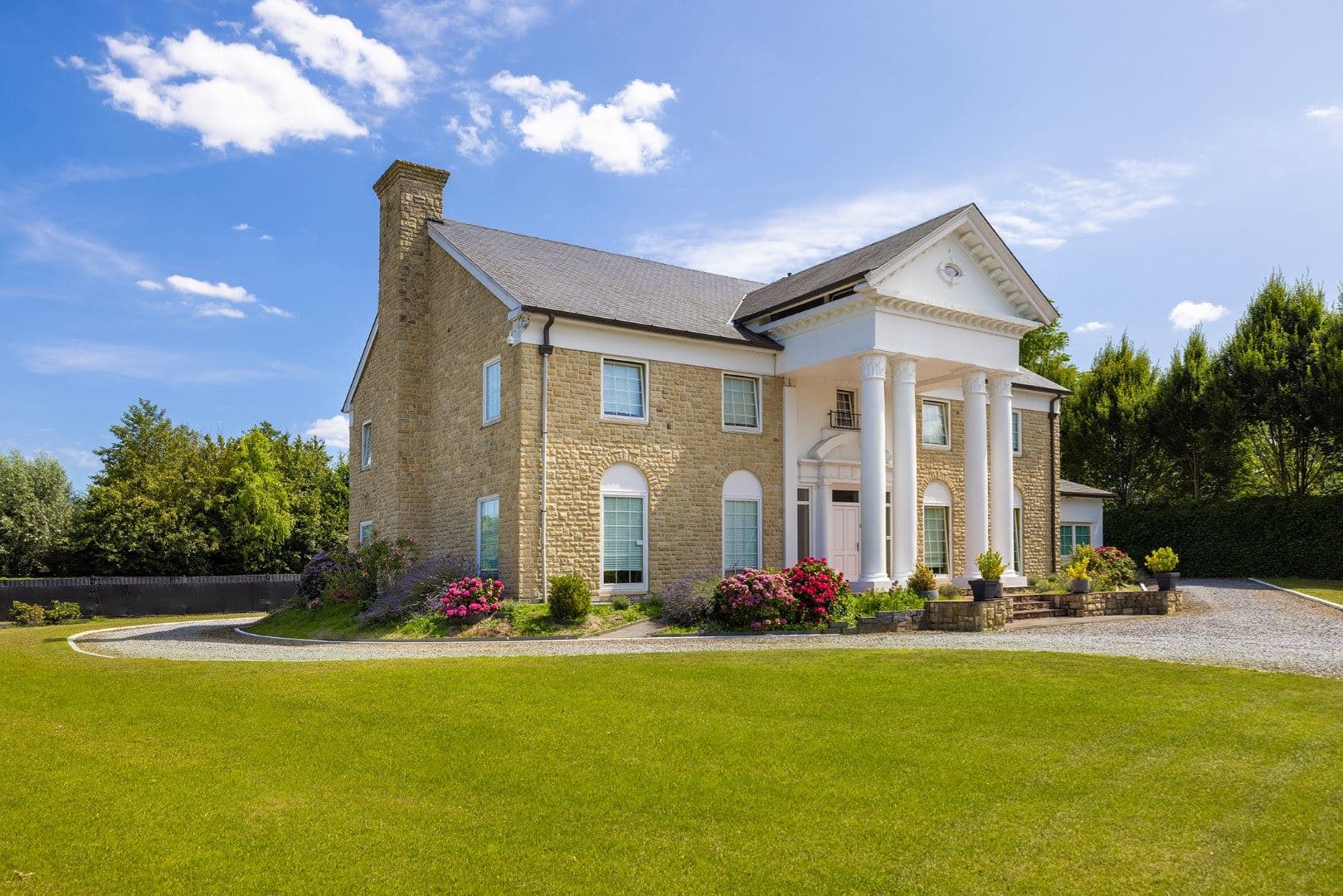 Elvis has left the building: Bredase 'Elvis-villa' te koop gezet