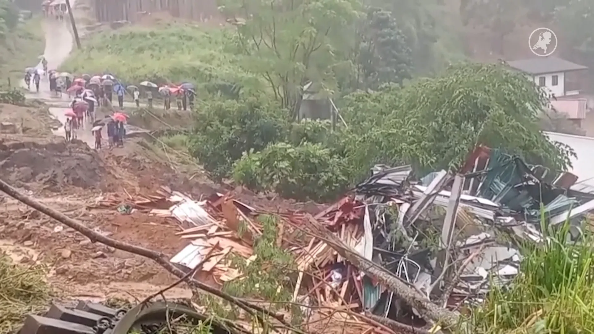 Marieke zit met zus vast in Sri Lanka na zware overstromingen en aardverschuivingen