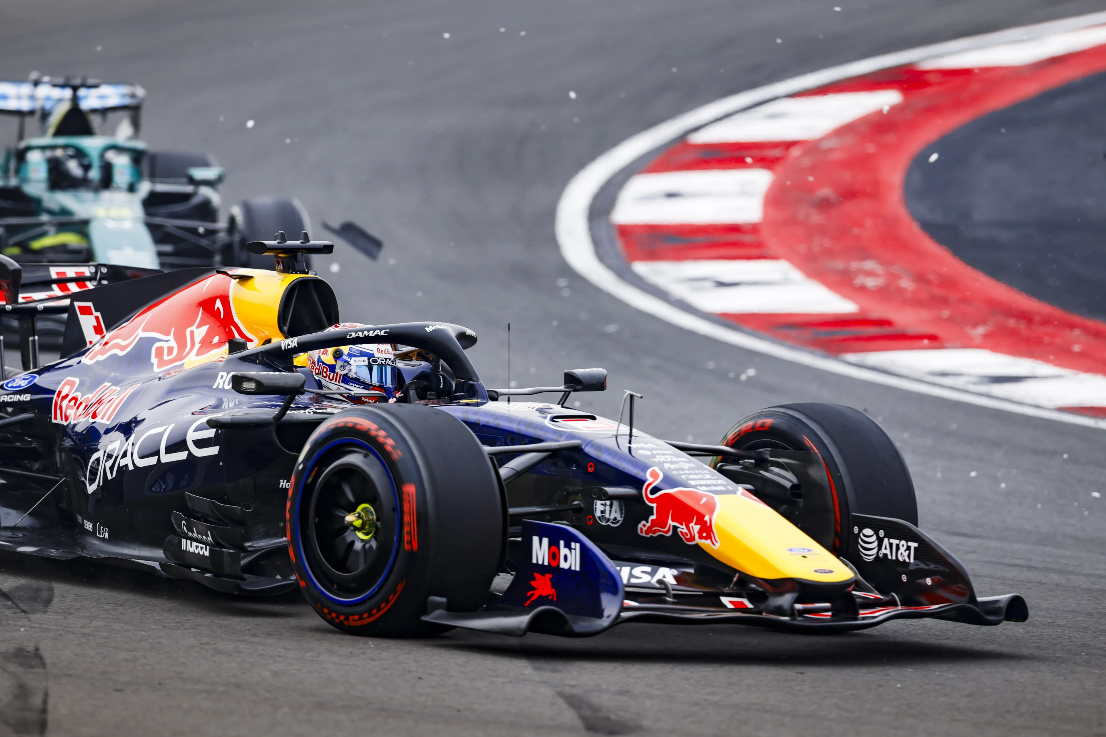 Max Verstappen valt uit in GP China door haperende motor