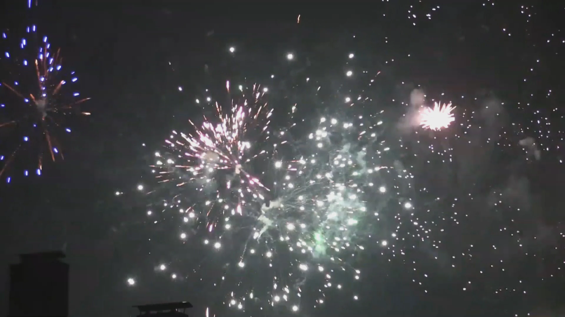 Nog één keer vuurwerk afsteken: zo knalde Nederland 2026 in