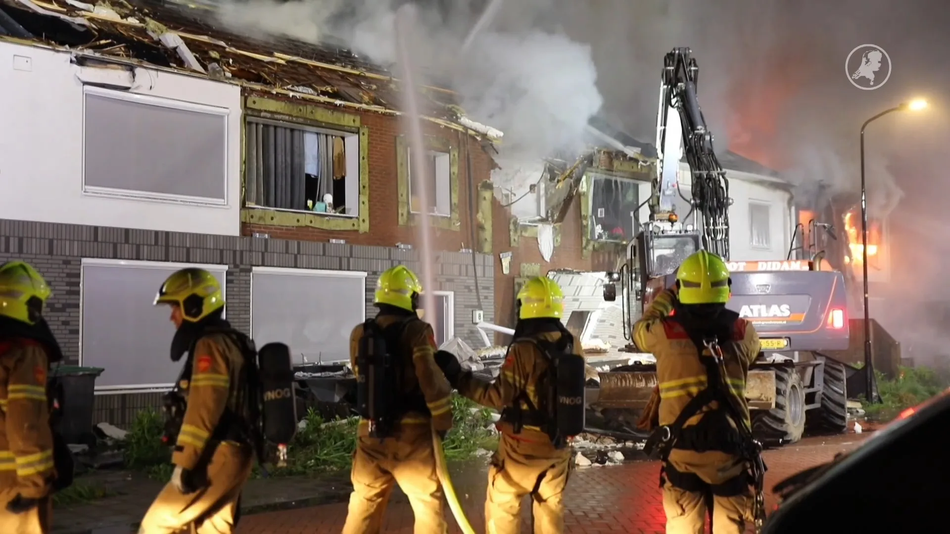 Zeer grote brand in Didam, zes huizen in brand