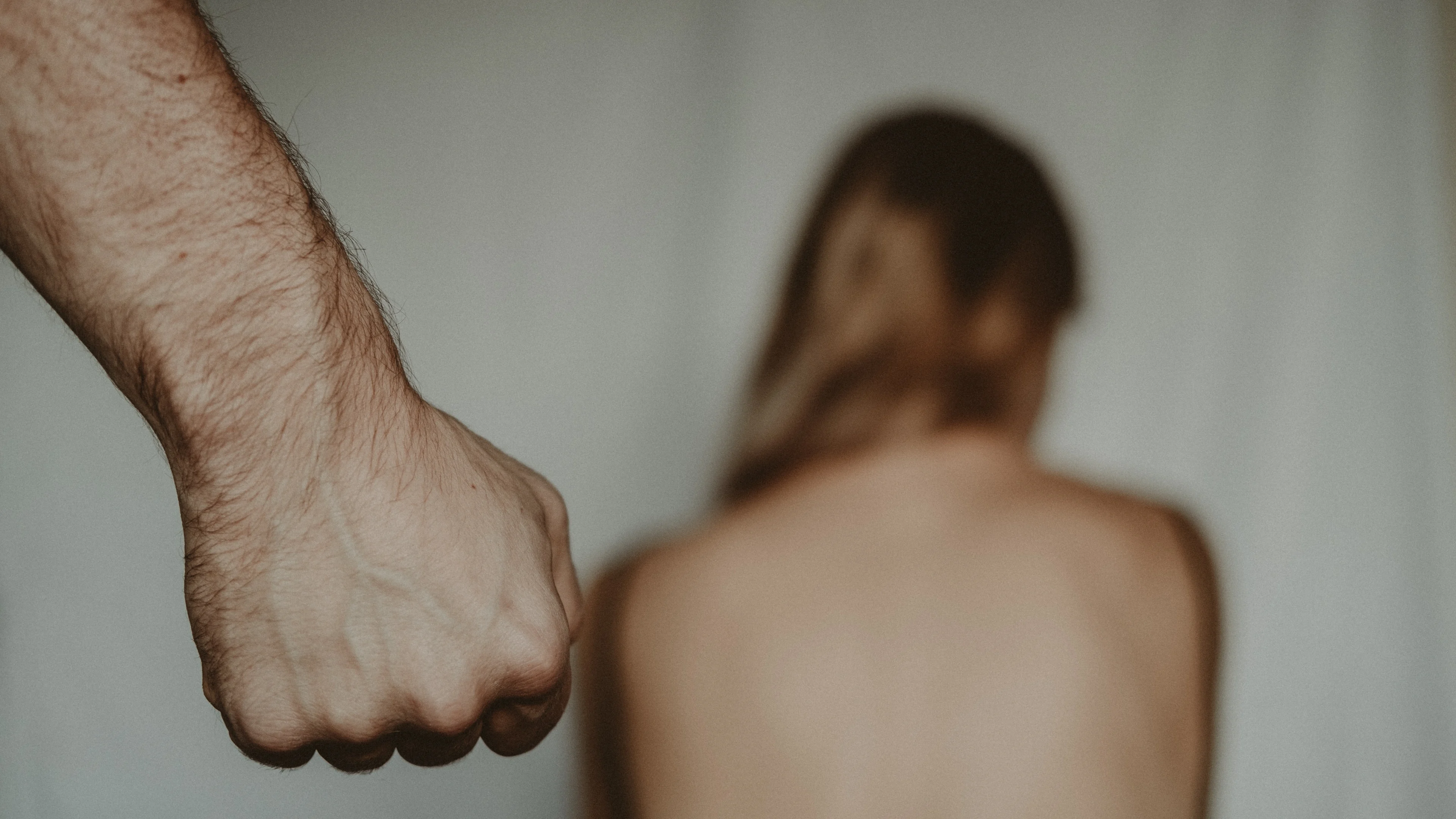 Nieuw kabinet wil geweld tegen vrouwen harder aanpakken: dit zijn de plannen