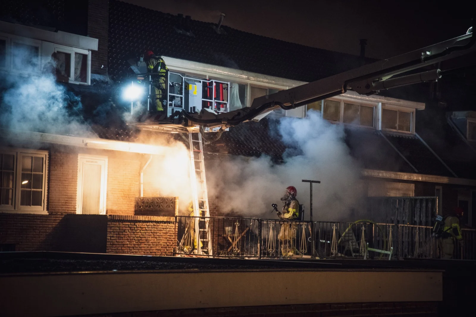 Twintig bewoners geëvacueerd na brand in Hilversum, één arrestatie