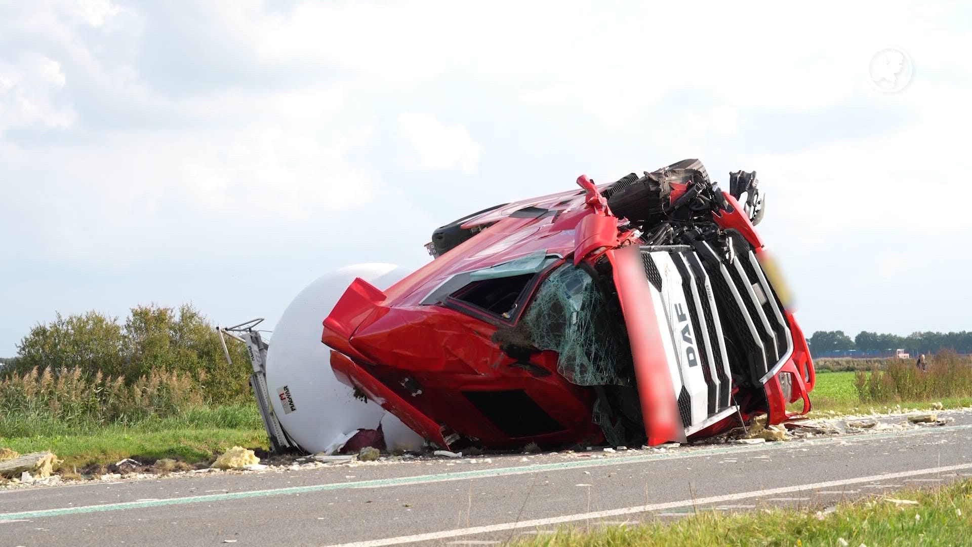 Motorrijder omgekomen bij ongeval Emmen, vrachtwagenchauffeur zwaargewond