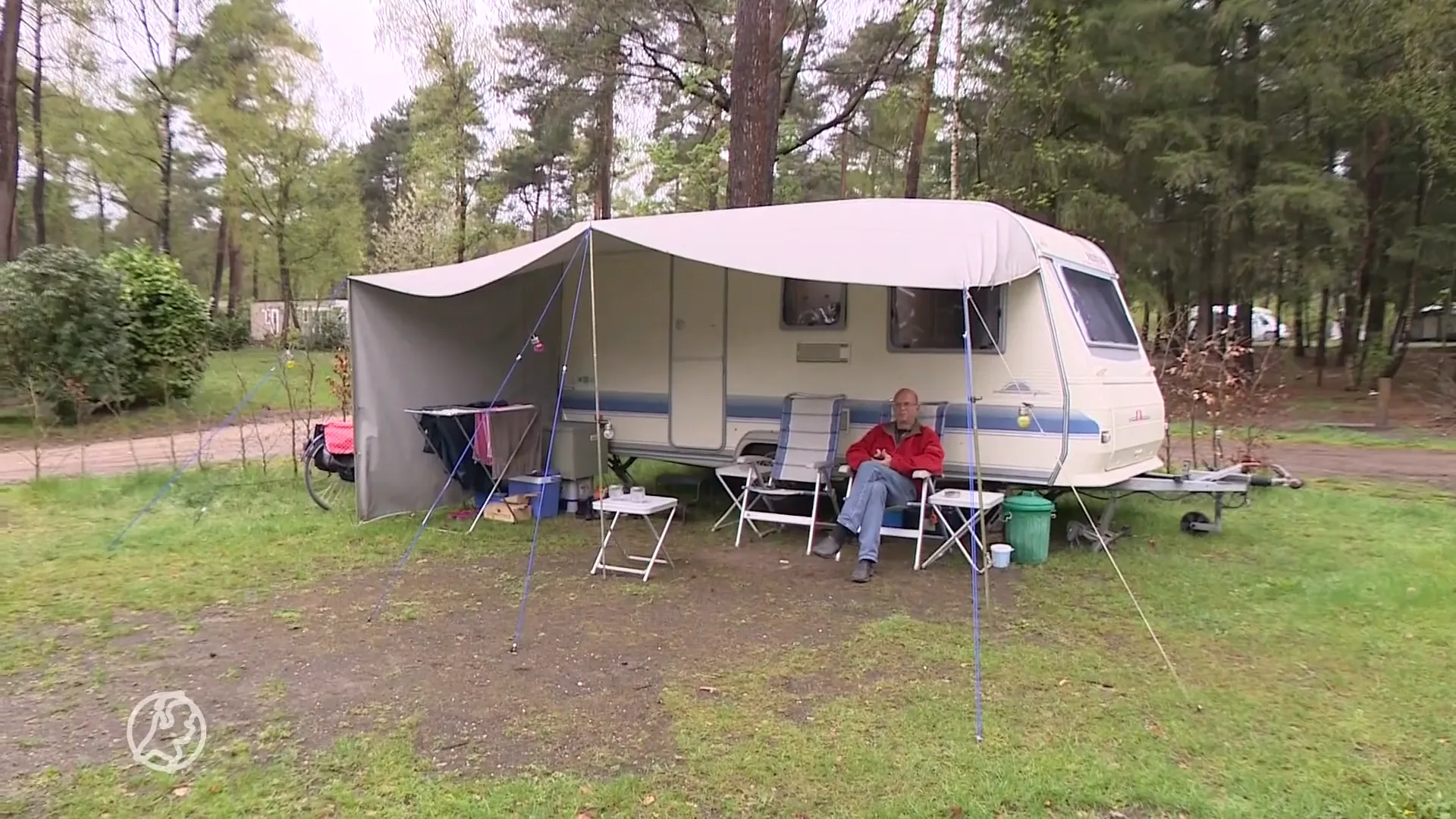Hoe gaat Nederland om met de natte meivakantie? 'Ik ben gelukkig met m'n caravan' 