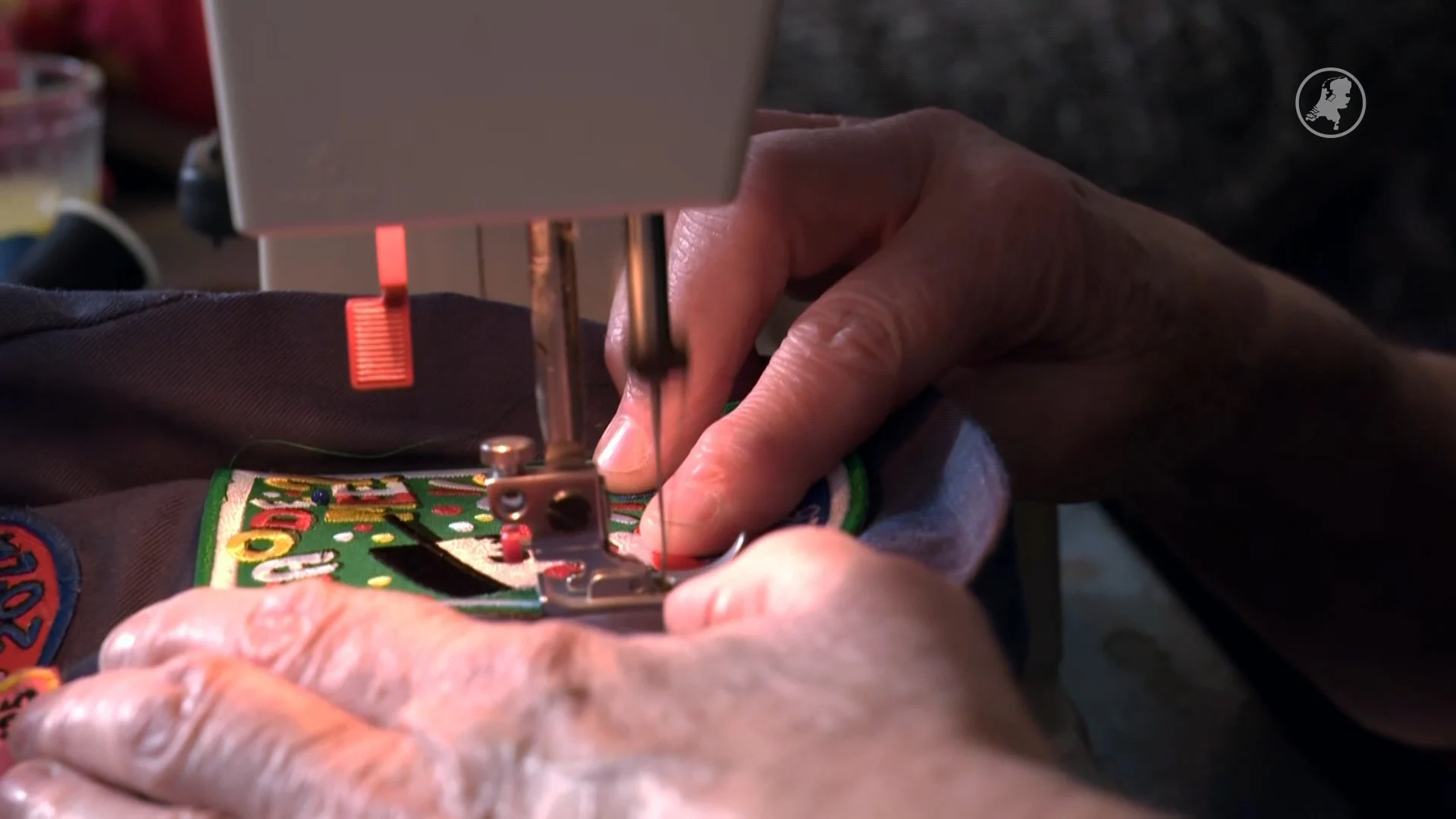 Laatste carnavalsvoorbereidingen in Den Bosch: kielen worden versierd