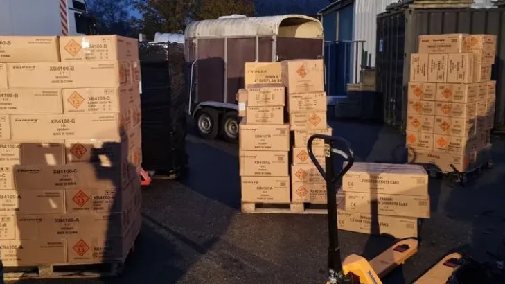 Politie stuit op duizenden kilo's illegaal vuurwerk in Krimpen aan de Lek