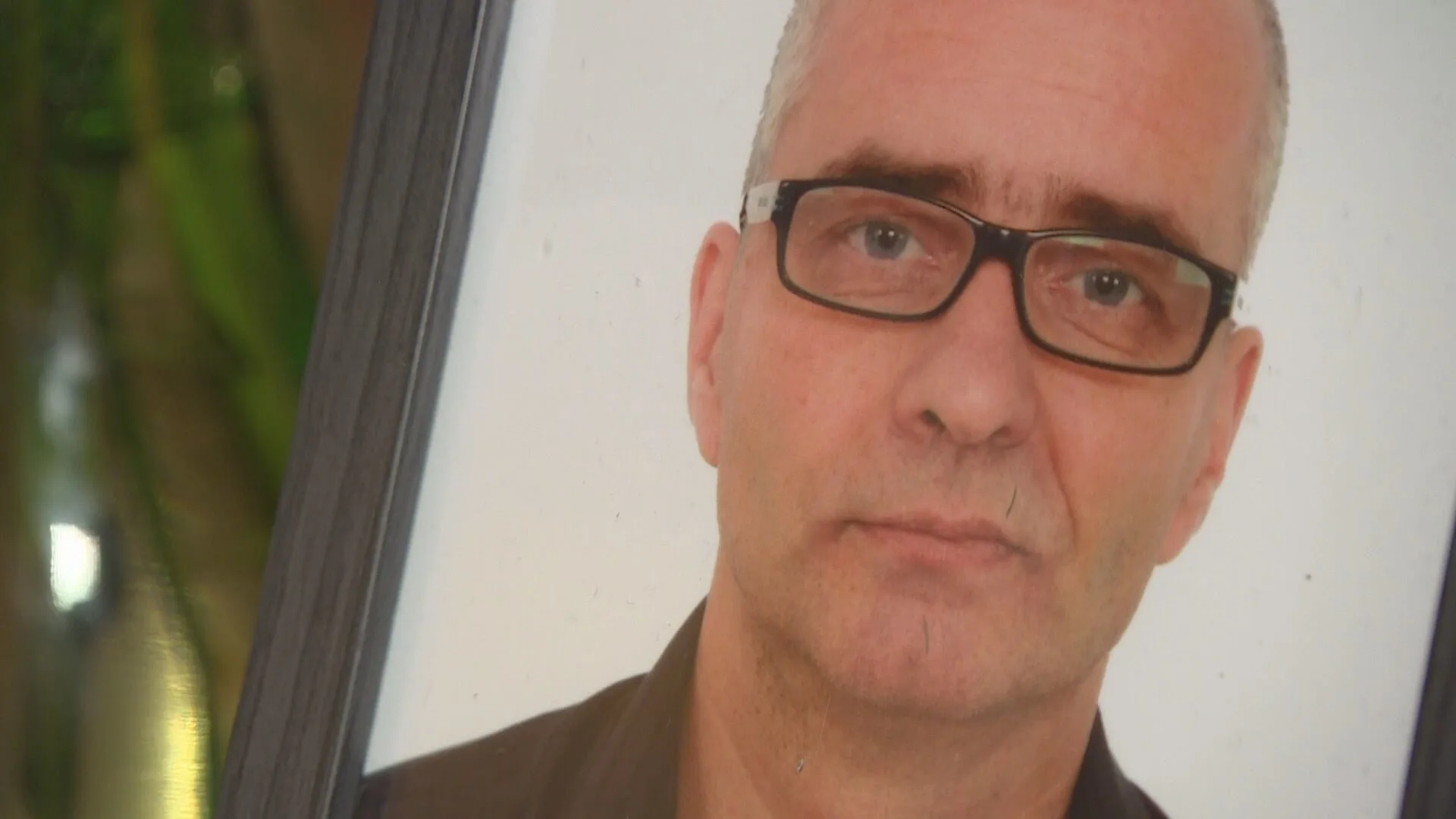 Rien overlijdt nadat hij vijf keer tevergeefs naar 112 belde: 'Als er hulp was gekomen, had papa niet hoeven lijden'